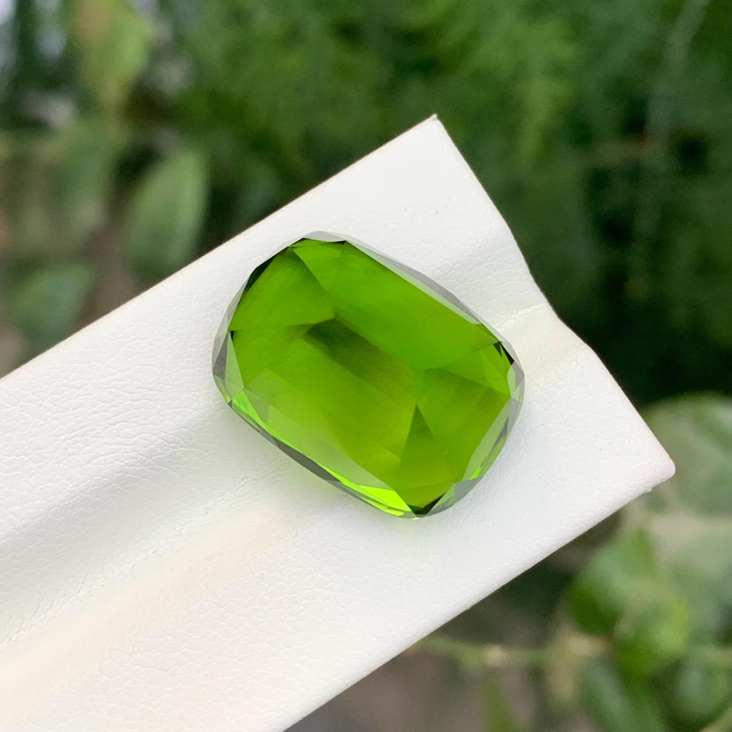 Gema suelta de peridoto natural de calidad AAA de 29,90 quilates en venta 3
