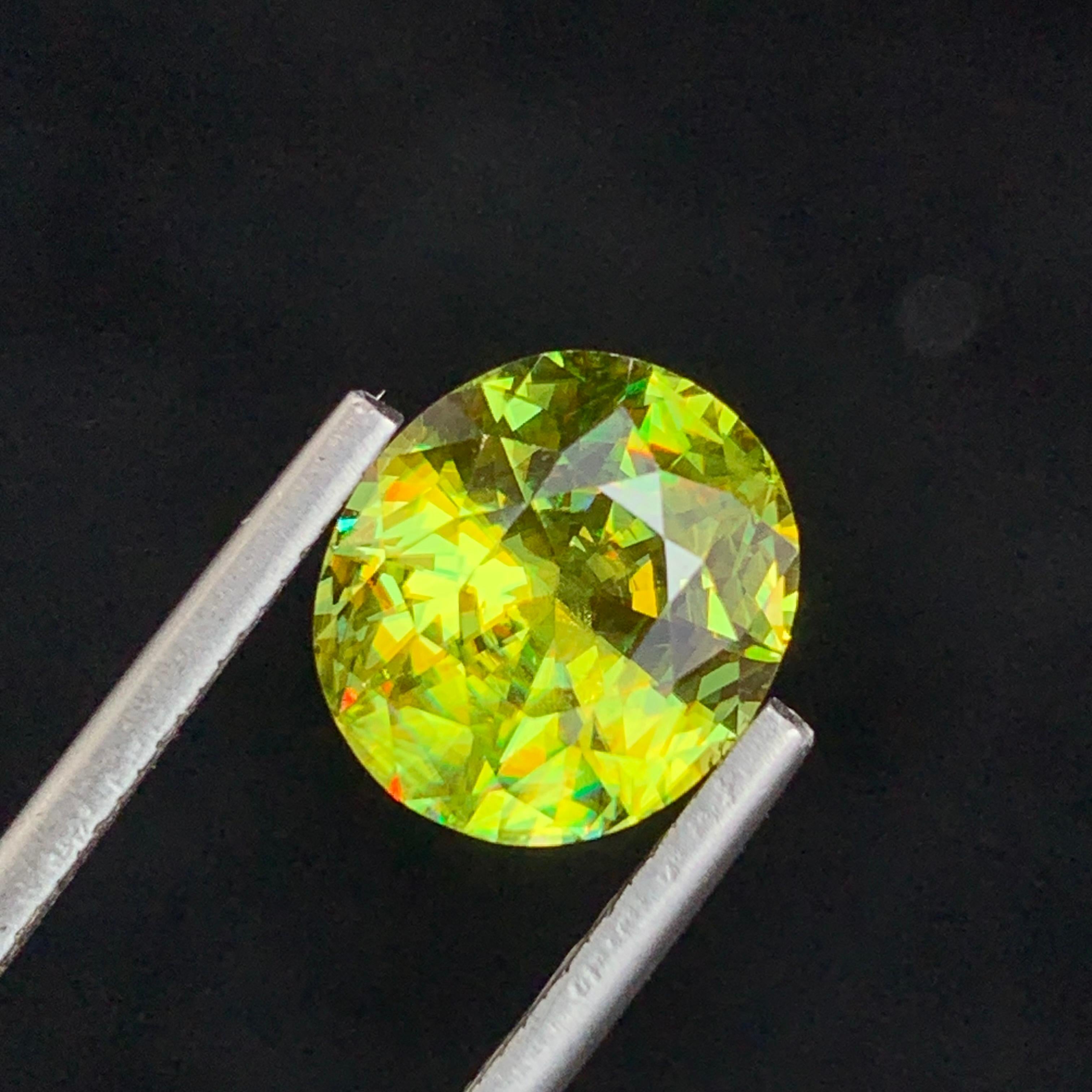 Top AAA Quality 4.45 Carat Natural Loose Fire Sphene Titanite Oval Shape Gem  For Sale 4