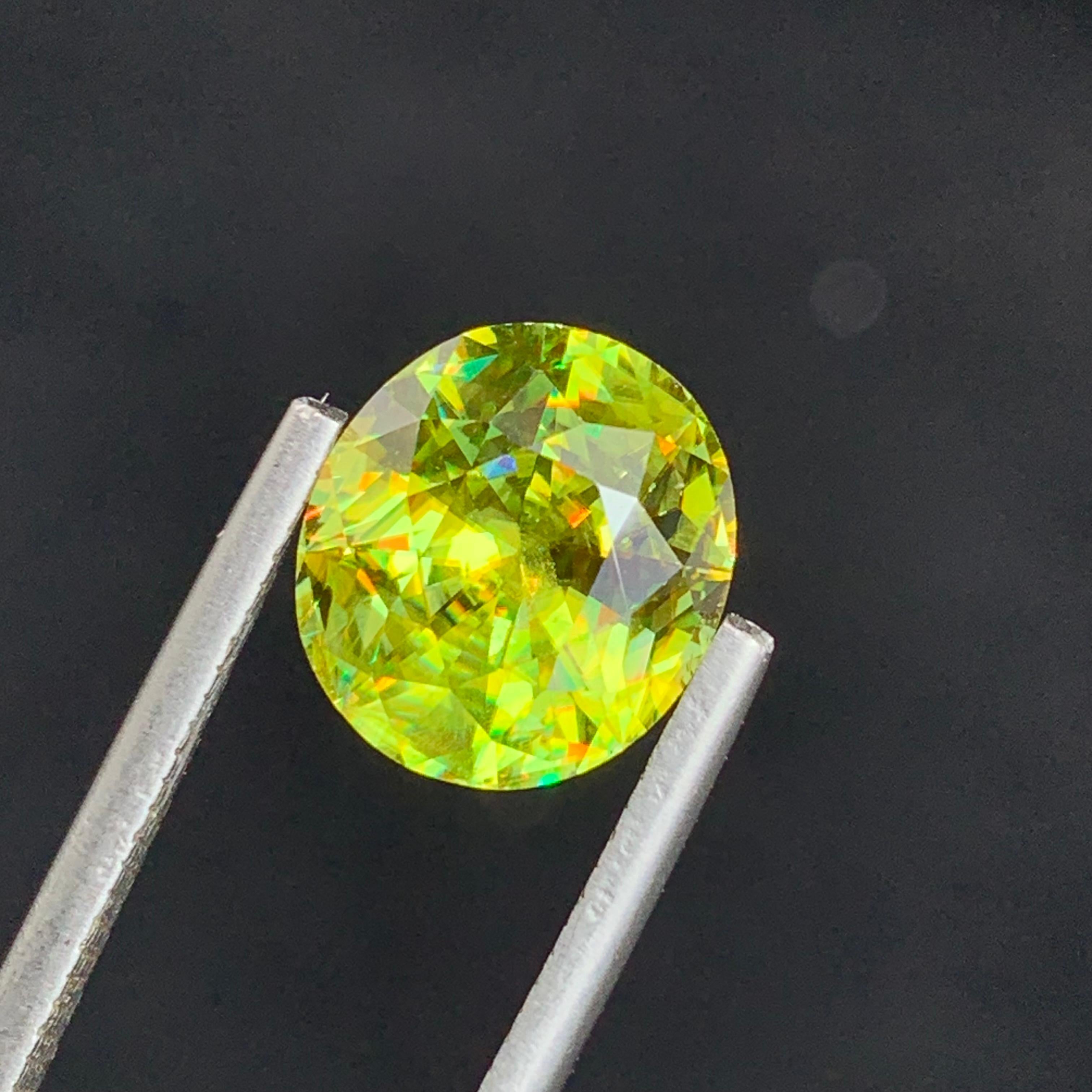 Top AAA Quality 4.45 Carat Natural Loose Fire Sphene Titanite Oval Shape Gem  For Sale 2