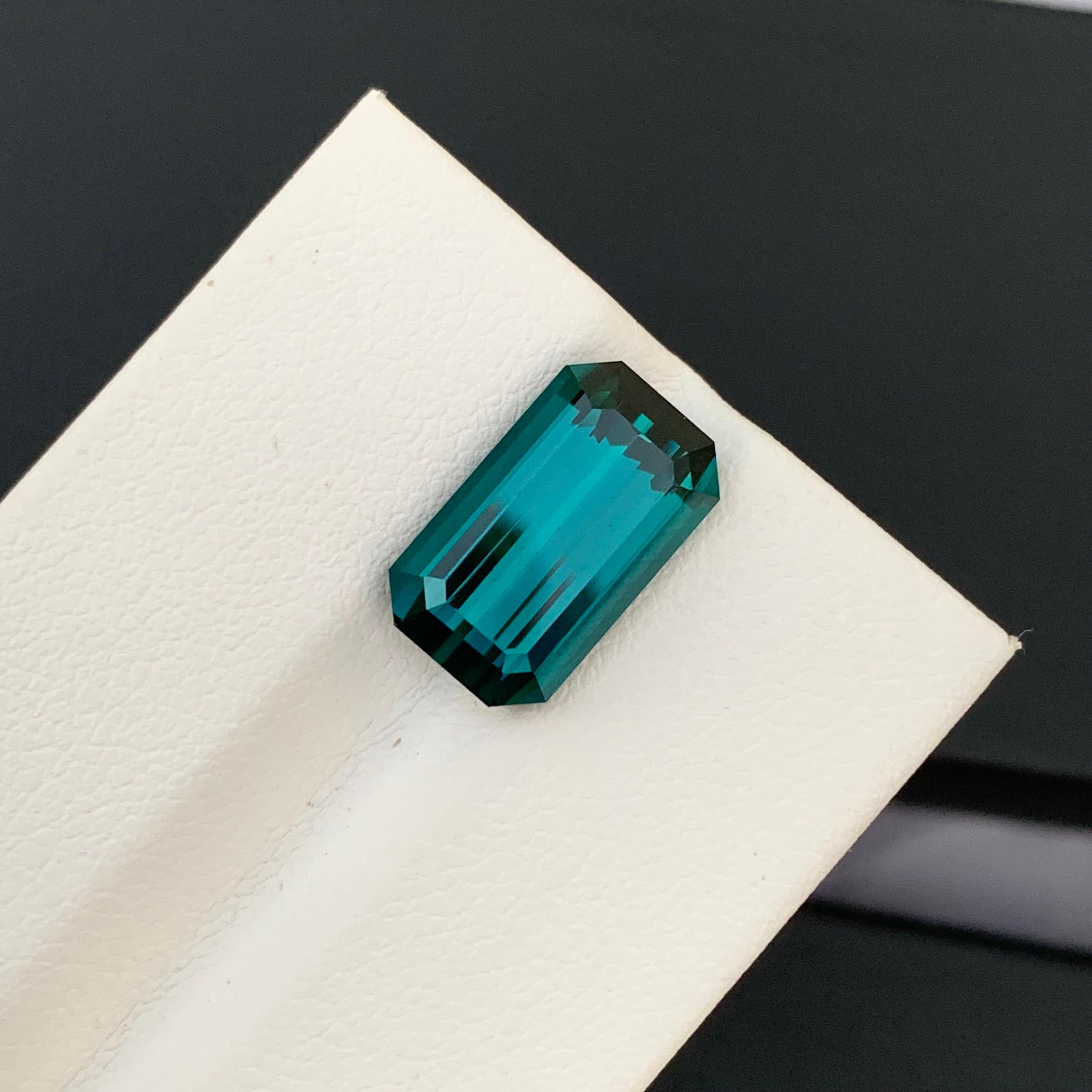 Lose Indicolith Turmalin
Gewicht: 6,00 Karat
Abmessungen: 13,7 x 8,1 x 6 mm
Farbe: Blau
Herkunft: Afghanistan
Behandlung: Nicht
Zertifikat: Auf Anfrage

Der Indicolith-Turmalin, der für seine atemberaubenden blauen Farbtöne geschätzt wird, die von