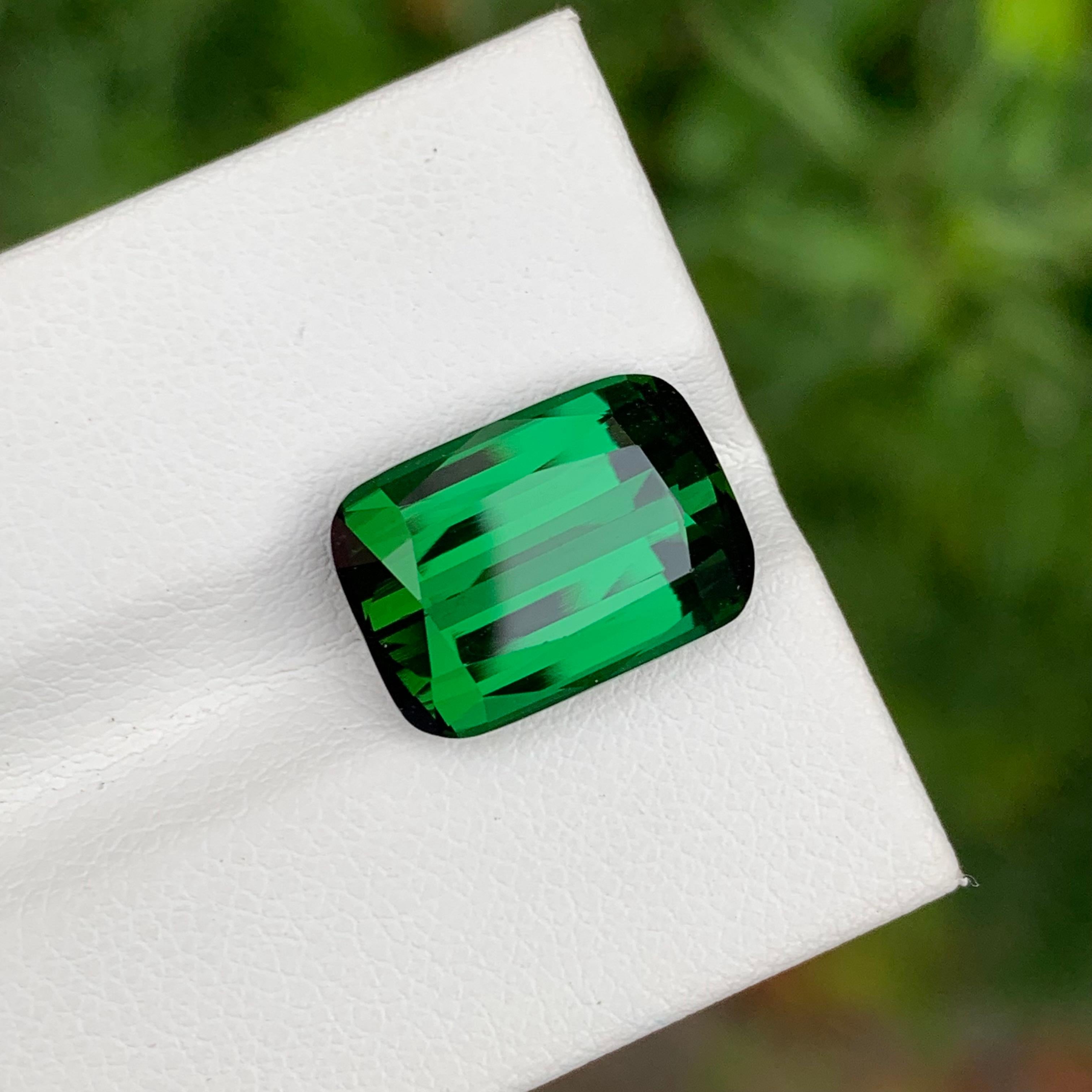 Gema de turmalina verde oscura suelta natural de calidad AAA de 7,80 quilates Artes y manualidades en venta