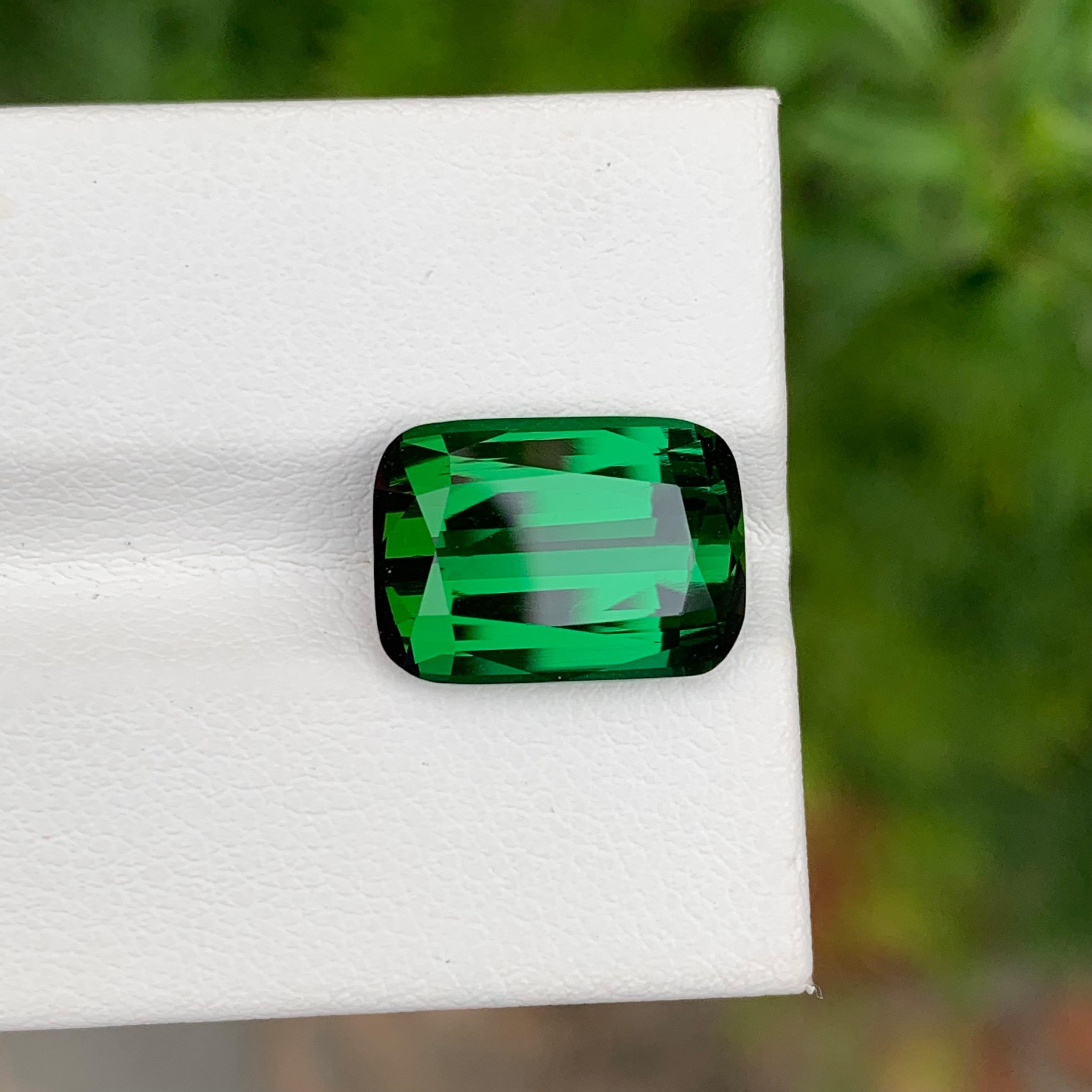 Gema de turmalina verde oscura suelta natural de calidad AAA de 7,80 quilates Corte cojín en venta