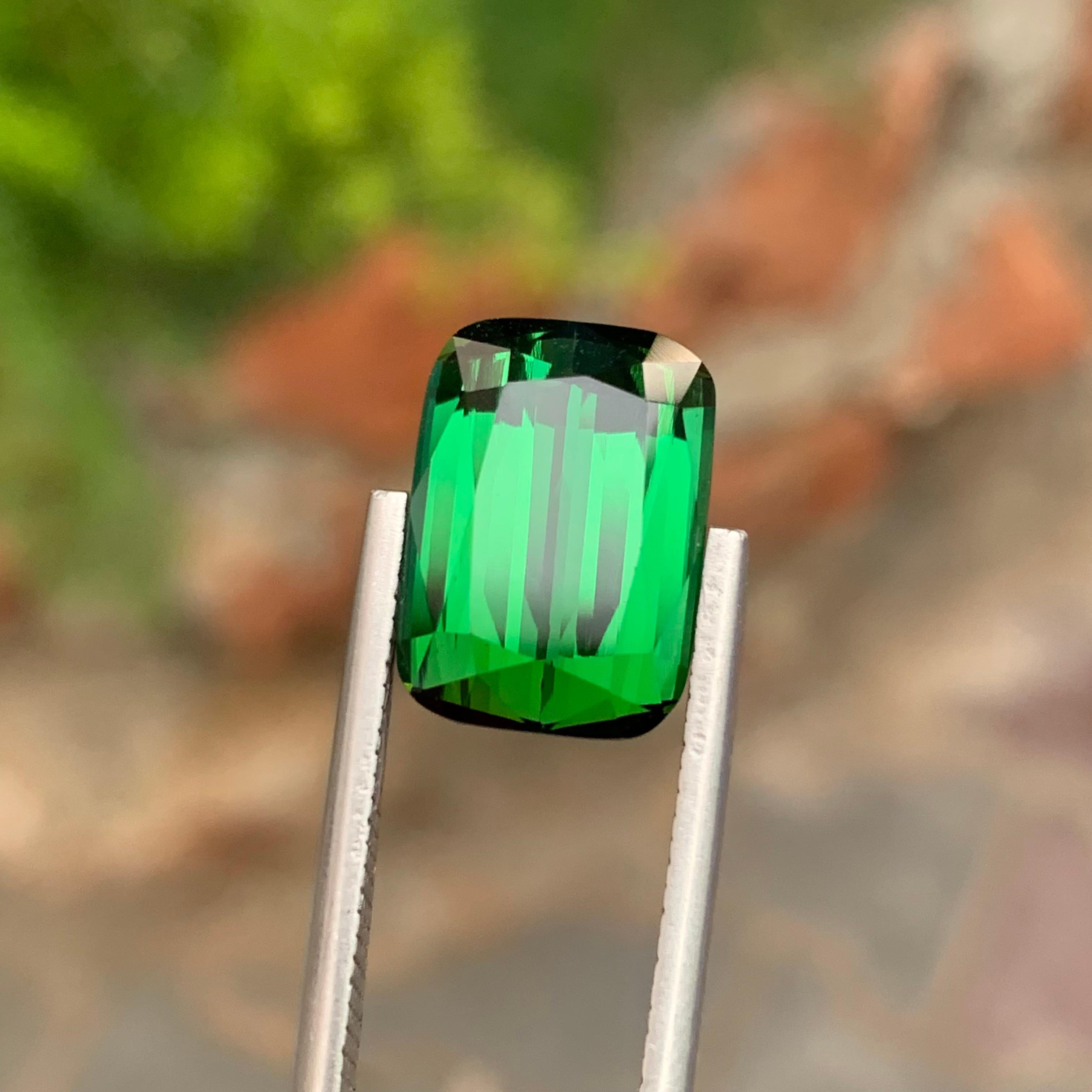 Gema de turmalina verde oscura suelta natural de calidad AAA de 7,80 quilates en venta 2
