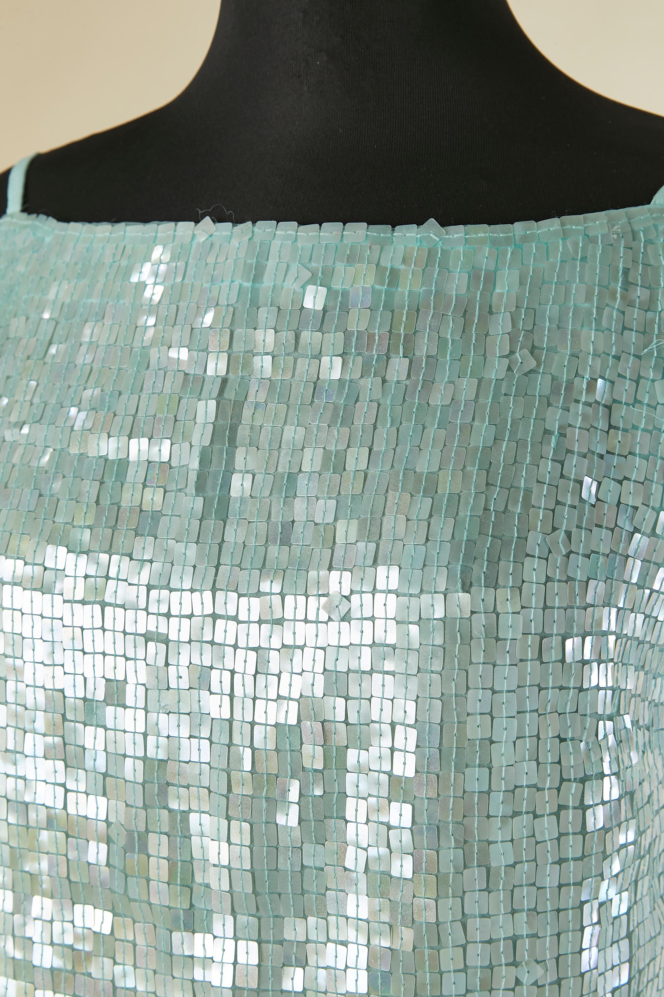 Conjunto de top y falda de lentejuelas azul claro sobre una base de poliéster. 
TALLA 42 /L 