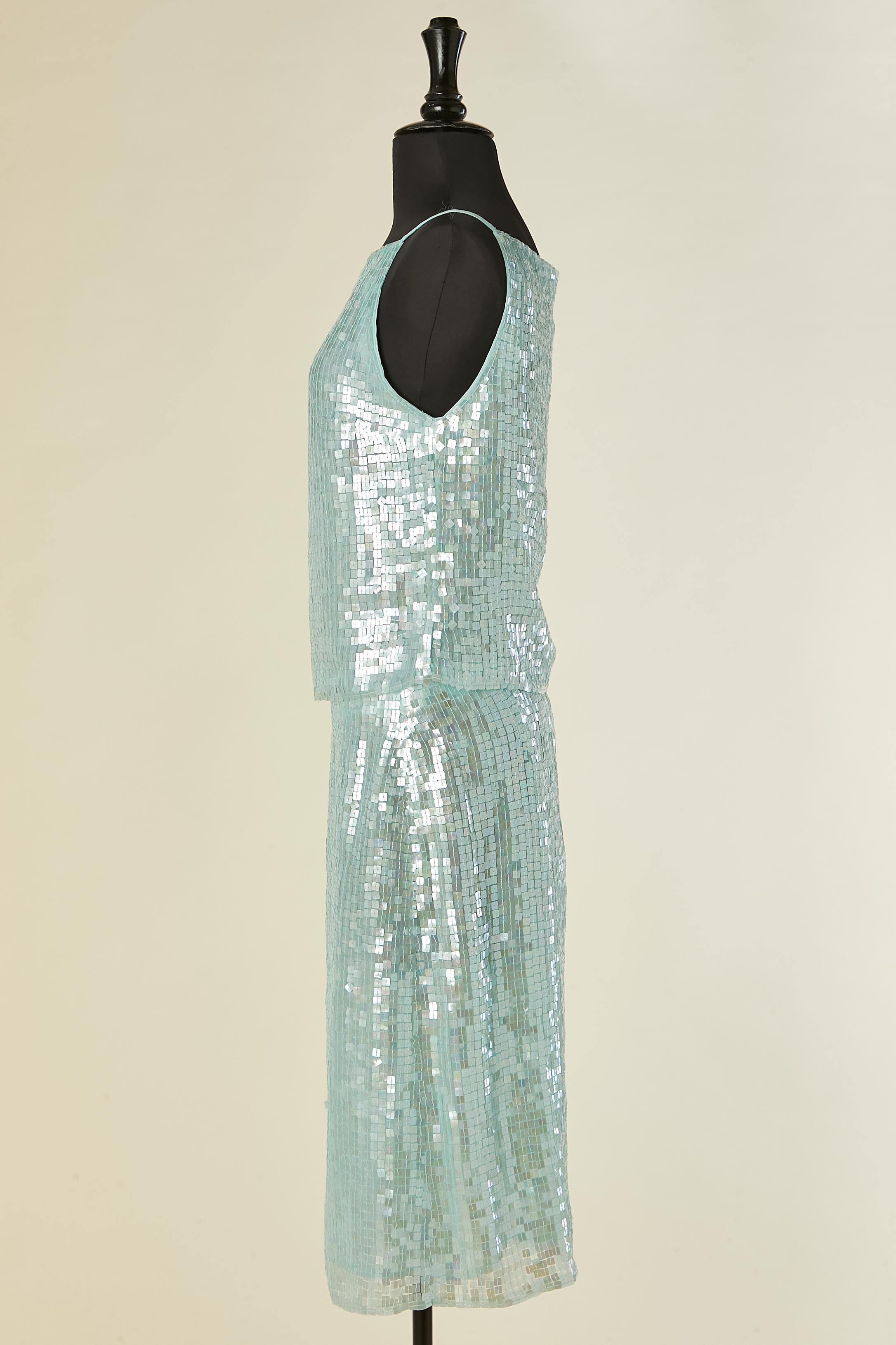 De las mujeres Conjunto de top y falda de lentejuelas azul pálido Circa 1960's en venta