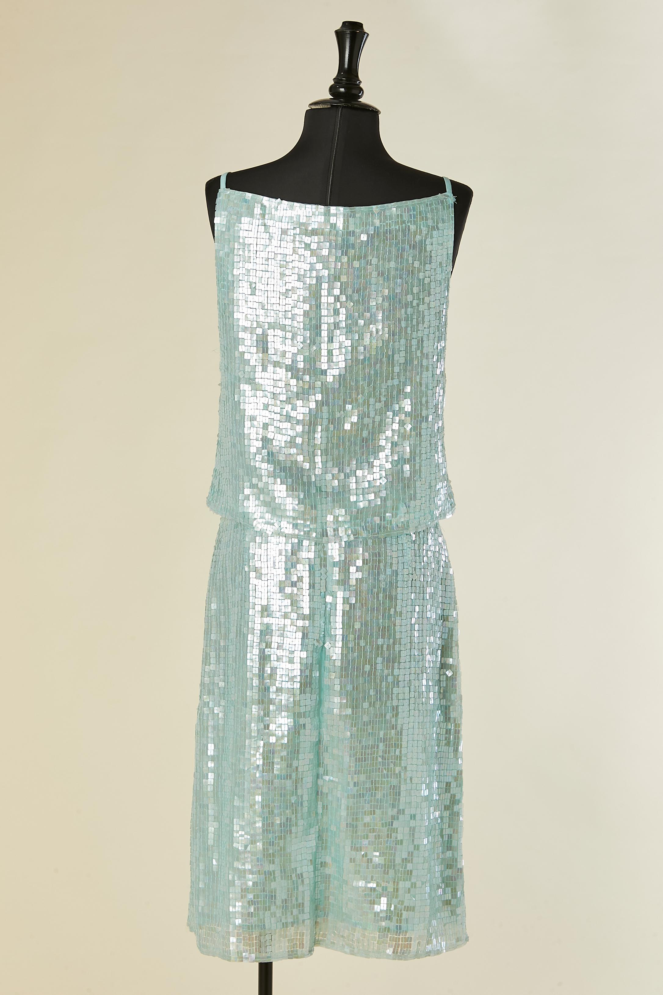Conjunto de top y falda de lentejuelas azul pálido Circa 1960's en venta 1