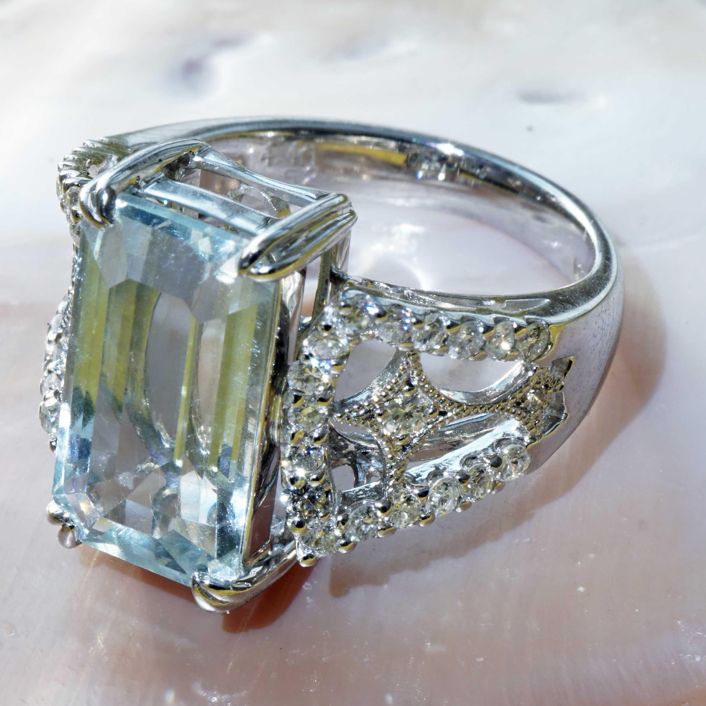 Top Aquamarin Brilliant Ring Platinum 4.40 ct 0.52 ct so elaborately designed 5