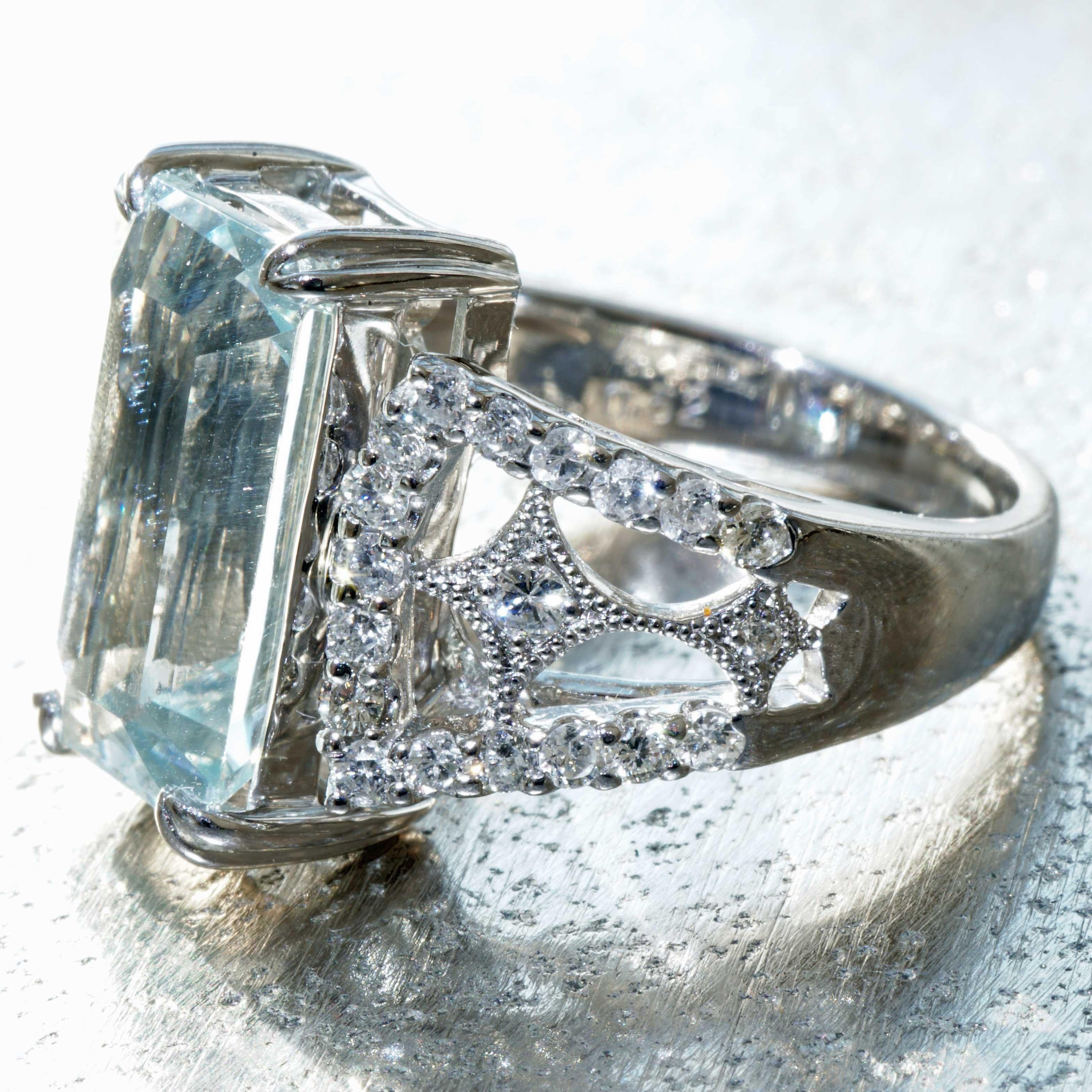 Mixed Cut Top Aquamarin Brilliant Ring Platinum 4.40 ct 0.52 ct so elaborately designed