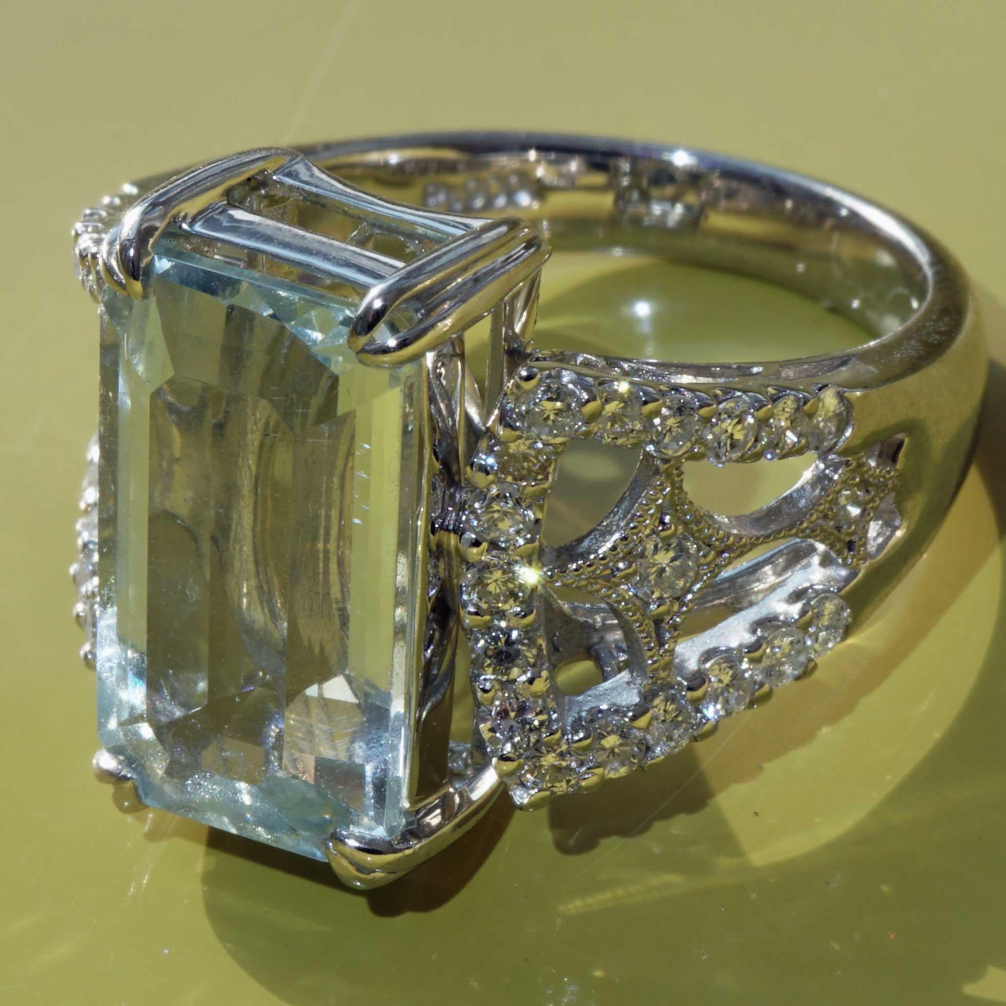 Top Aquamarin Brilliant Ring Platinum 4.40 ct 0.52 ct so elaborately designed 1