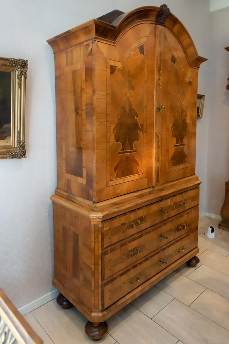 Top Cabinet in Walnut and Other Woods, Germany In Good Condition For Sale In Mönchengladbach, NW