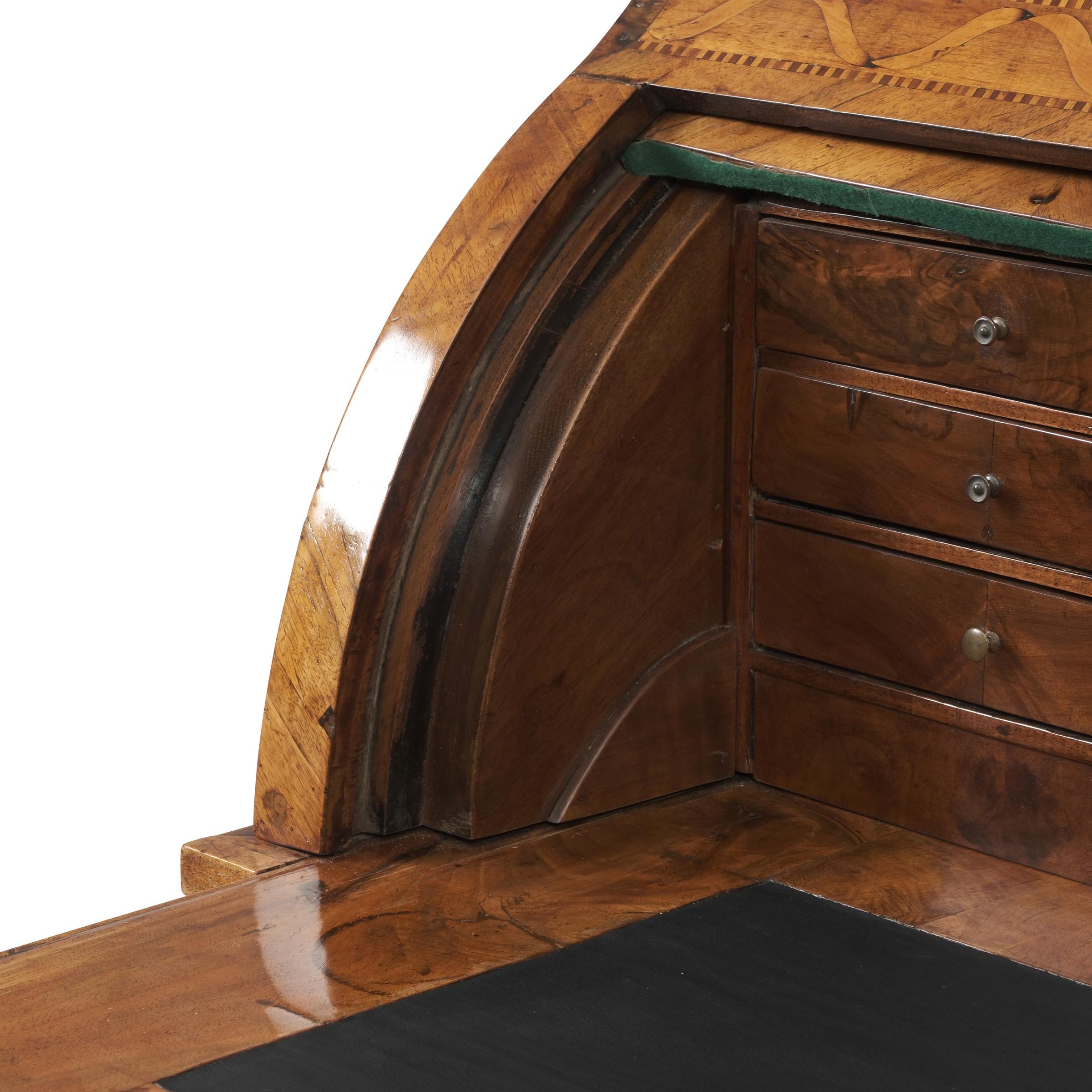 Secrétaire de Baden, vers 1780/90  Noyer et ronce de noyer en vente 1