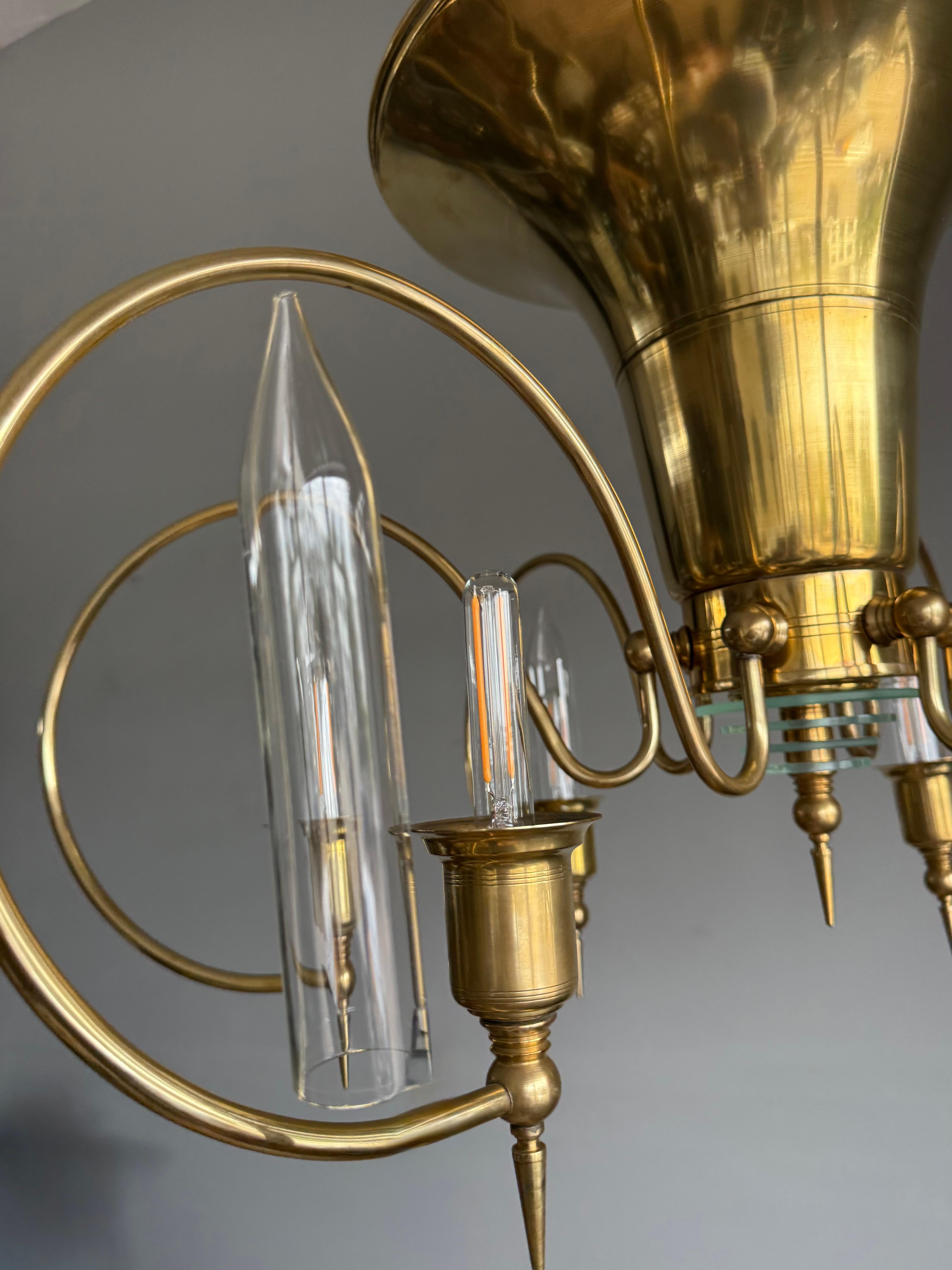 Top Design & Large Art Deco Style Brass and Glass Eight-Light Chandelier en vente 5
