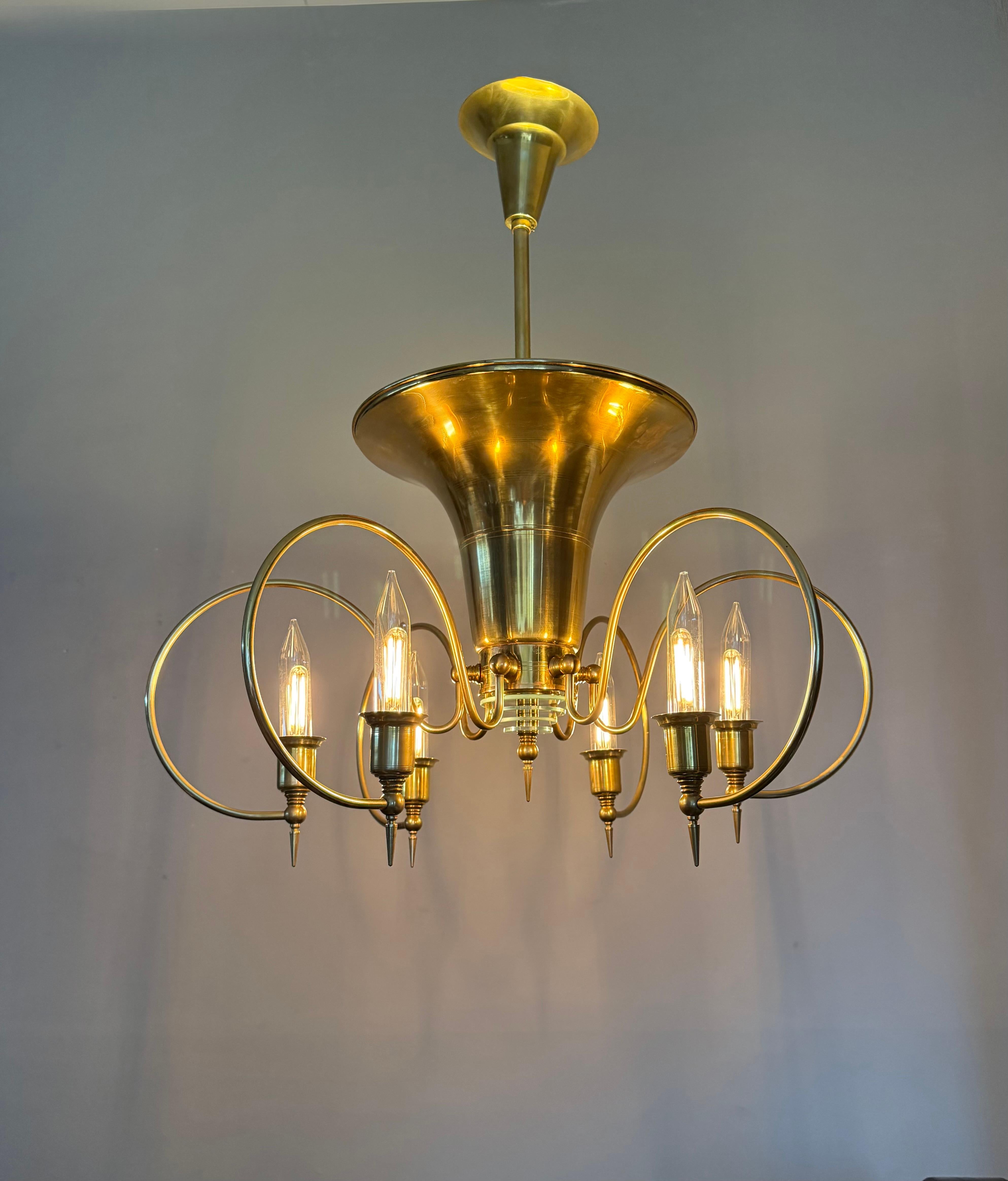 Top Design & Large Art Deco Style Brass and Glass Eight-Light Chandelier en vente 6