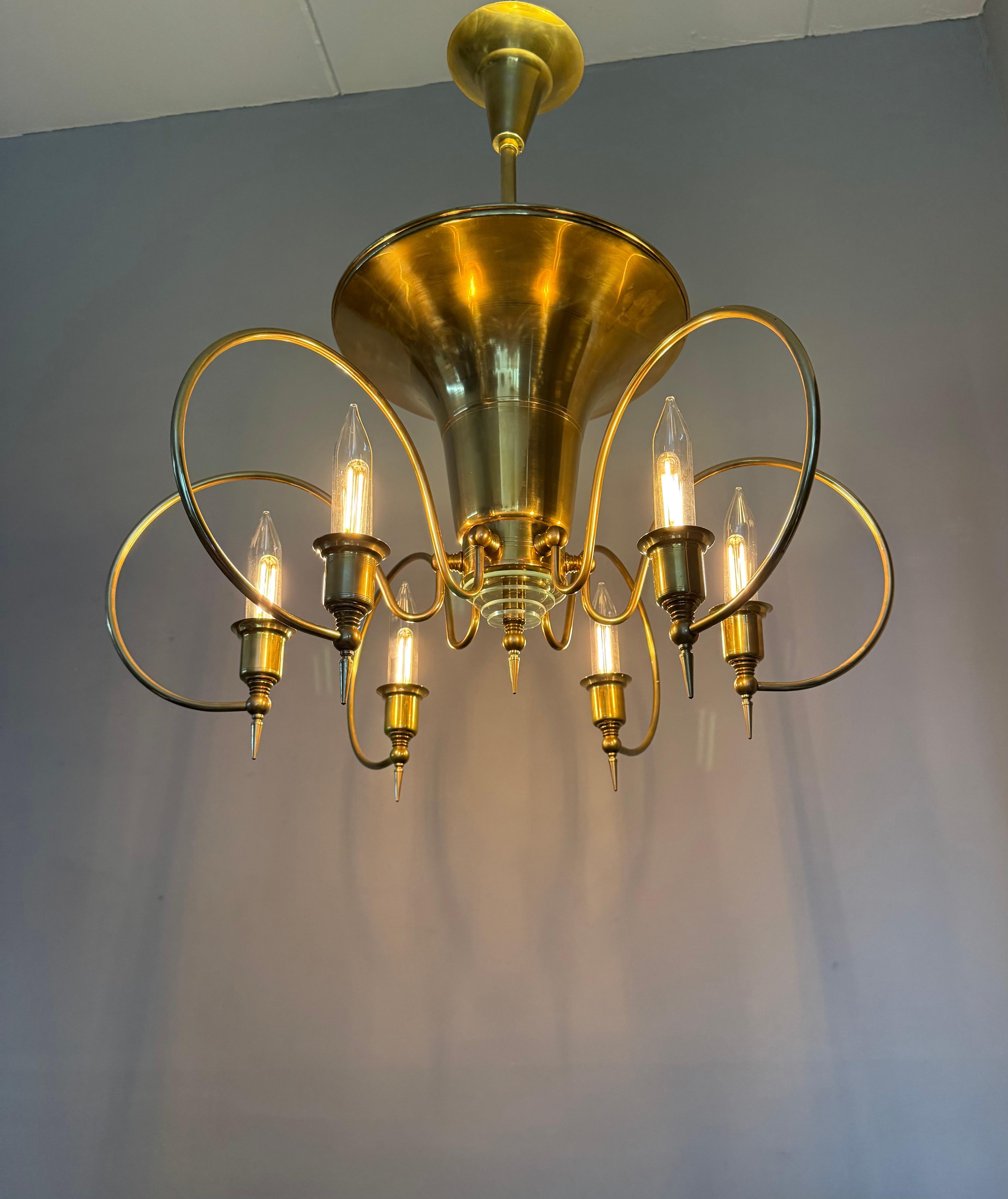Top Design & Large Art Deco Style Brass and Glass Eight-Light Chandelier en vente 9