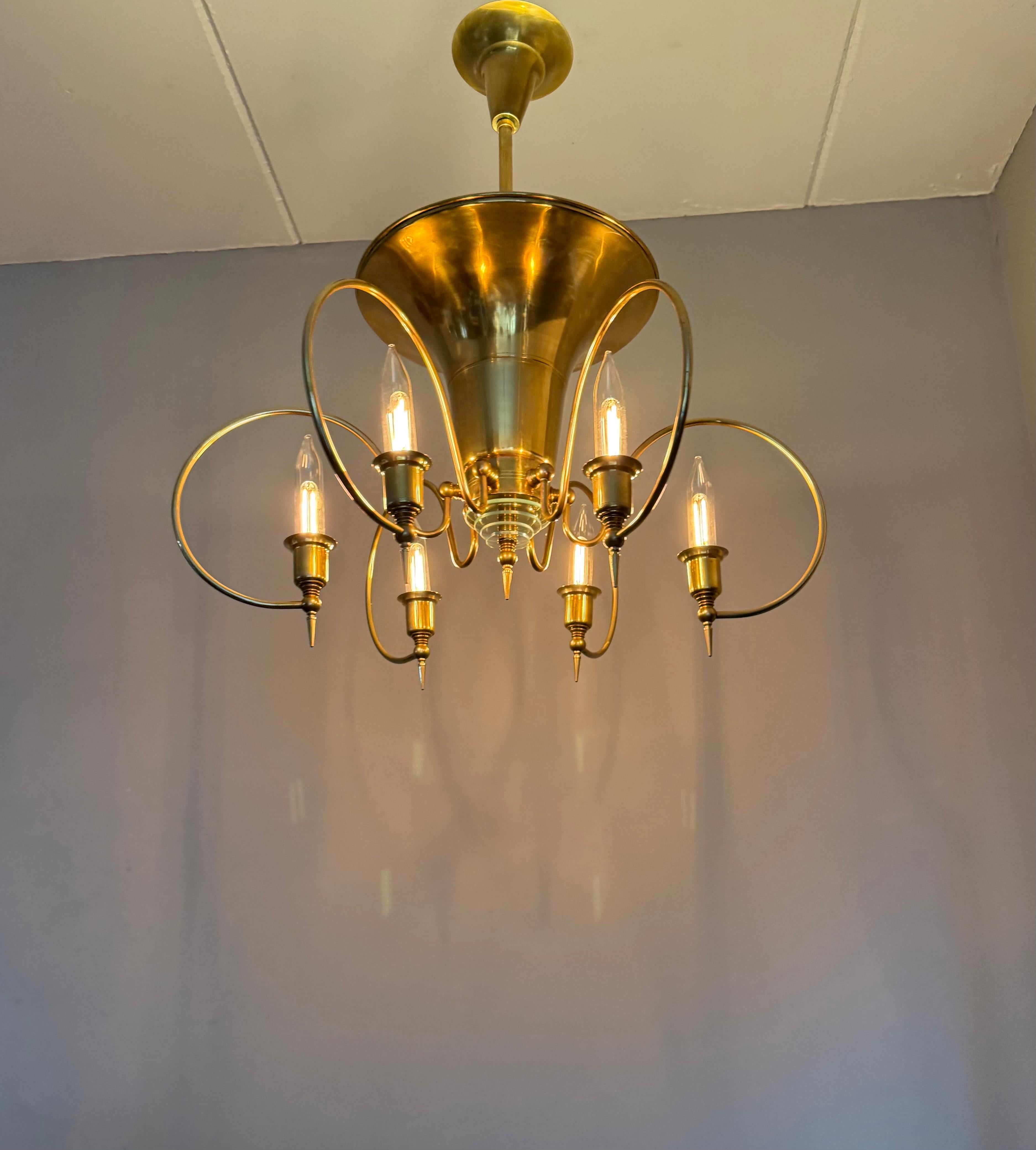 Top Design & Large Art Deco Style Brass and Glass Eight-Light Chandelier en vente 11