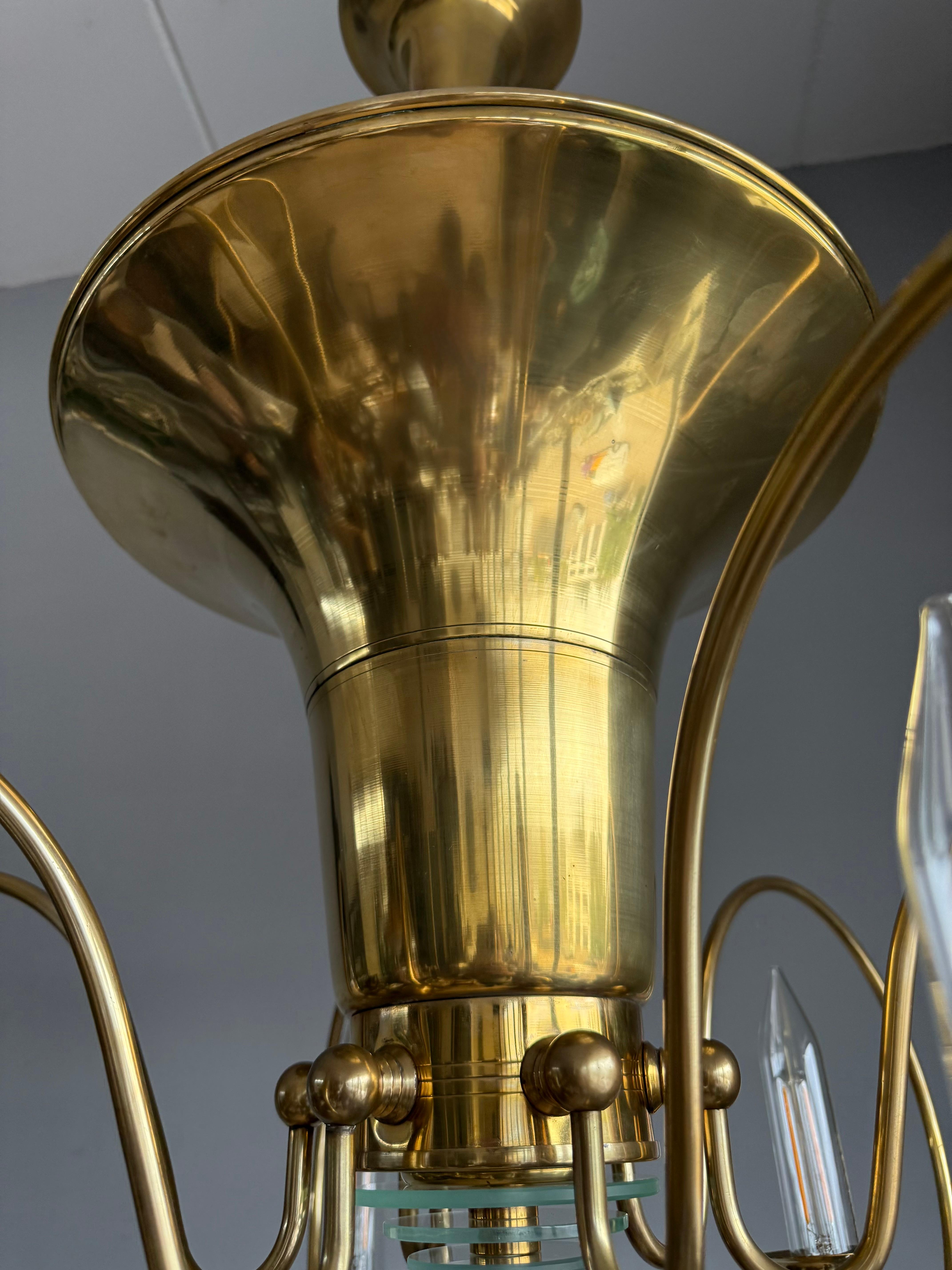 Moulage Top Design & Large Art Deco Style Brass and Glass Eight-Light Chandelier en vente
