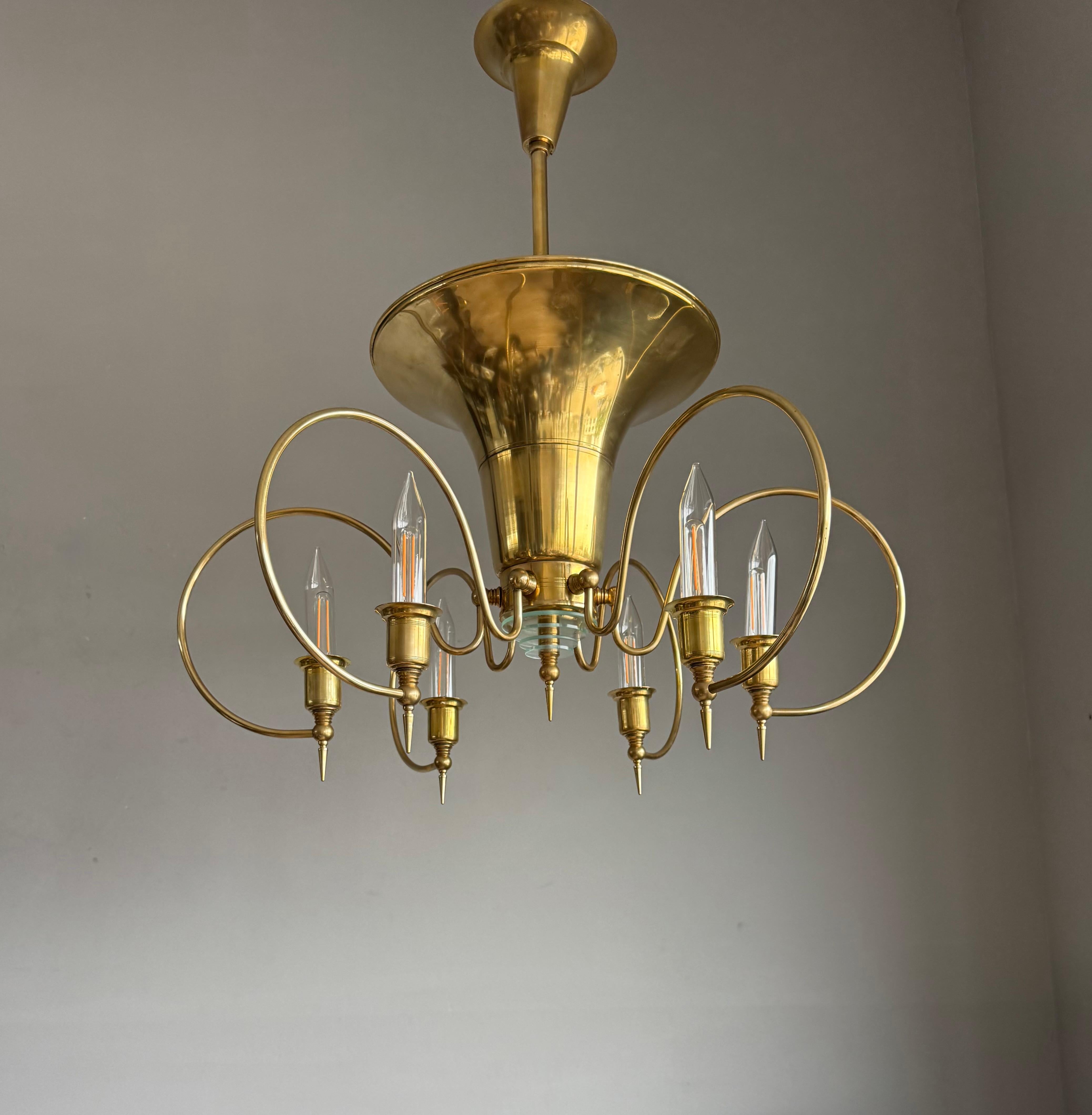 20ième siècle Top Design & Large Art Deco Style Brass and Glass Eight-Light Chandelier en vente