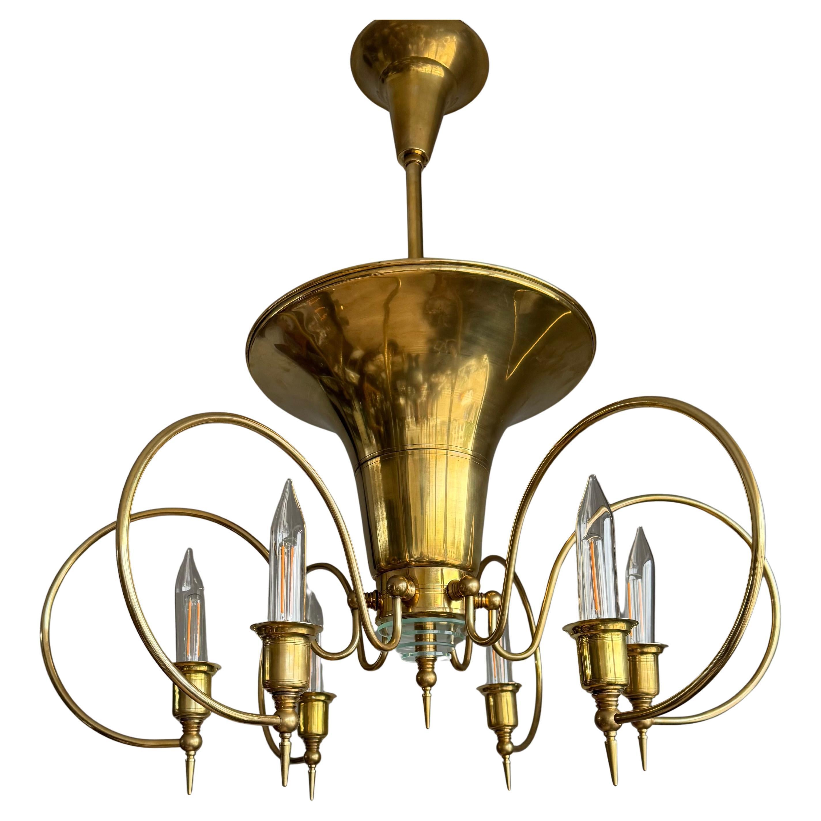Top Design & Large Art Deco Style Brass and Glass Eight-Light Chandelier en vente