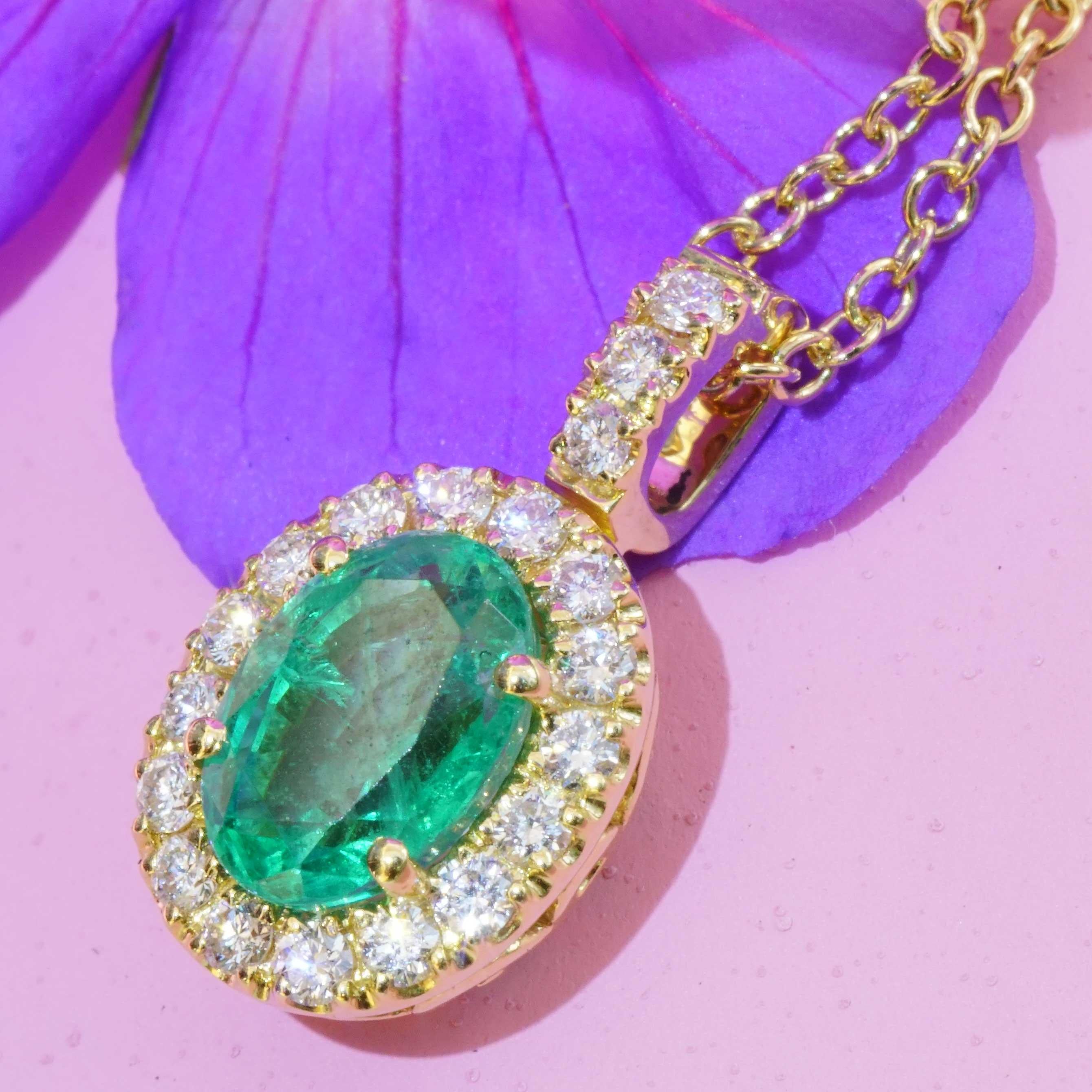 Moderne Top Emerald Brilliante Pendentif avec chaîne Or jaune 18 kt 0.90 ct AAA+ en vente