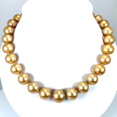 Top Gem Golden Southsea Necklace with 18k Gold Diamonds Clasp