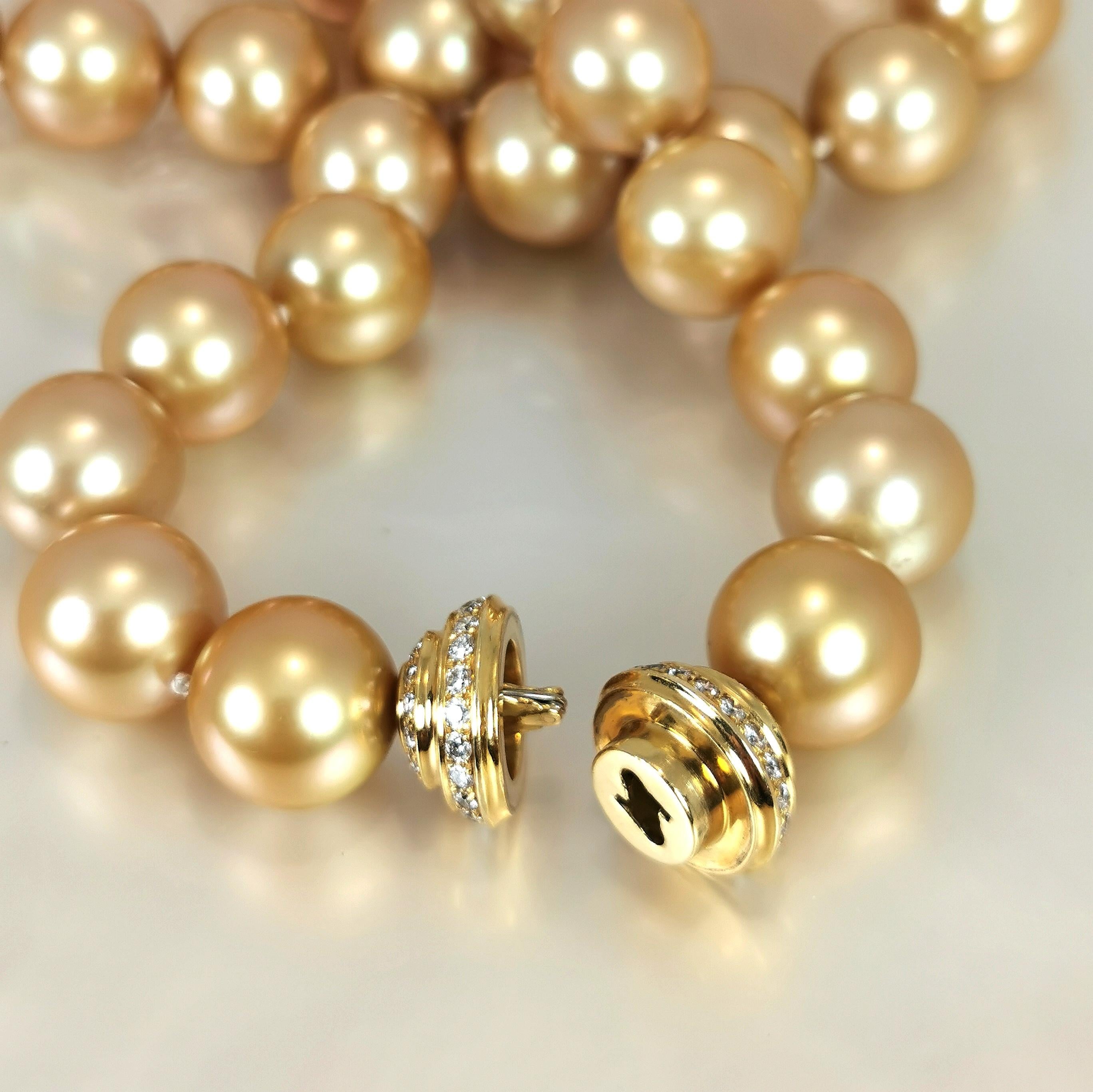 Brilliant Cut Top Gem Golden Southsea Necklace with 18k Gold Diamonds Clasp For Sale