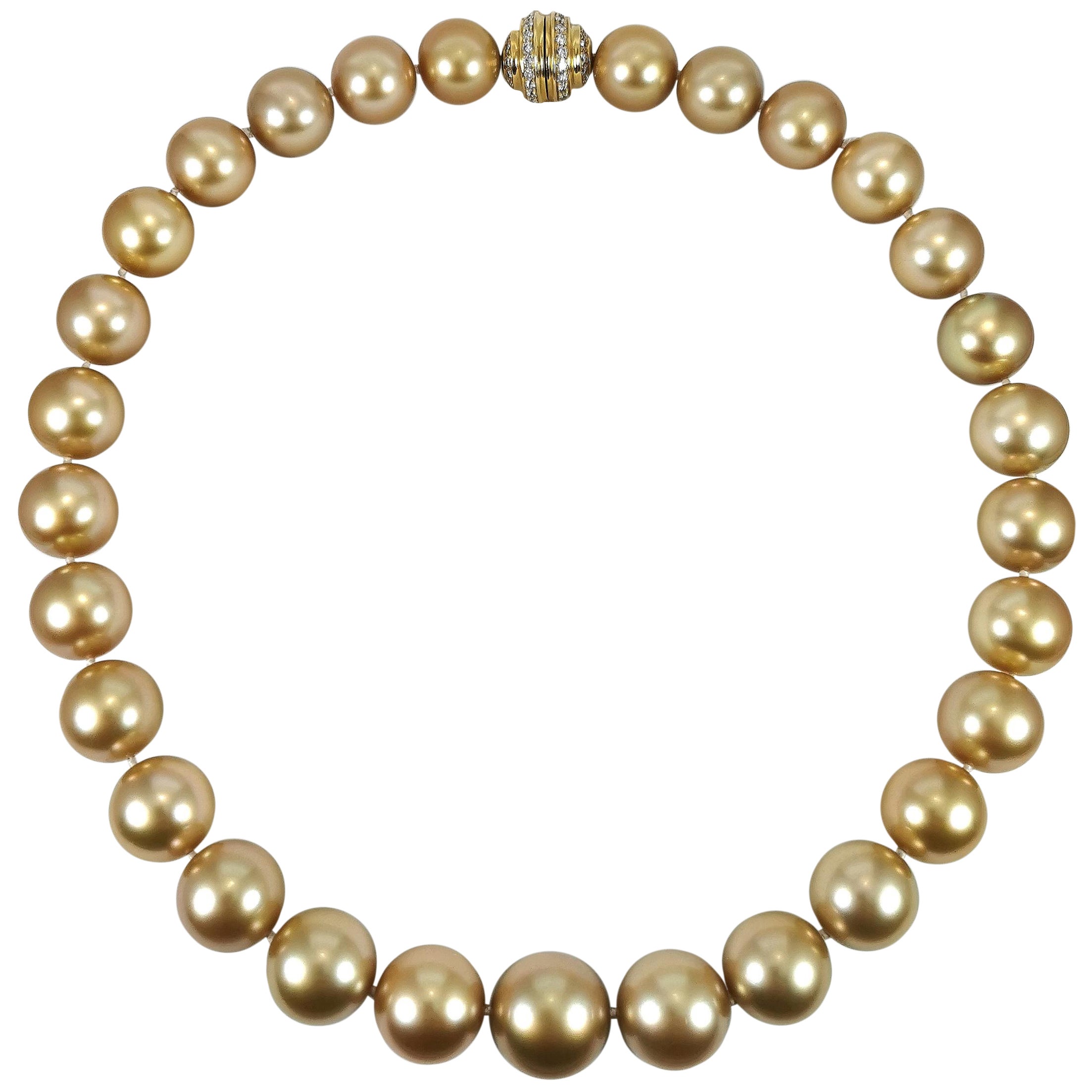 Top Gem Golden Southsea Halskette mit 18k Gold Diamanten Verschluss im Angebot