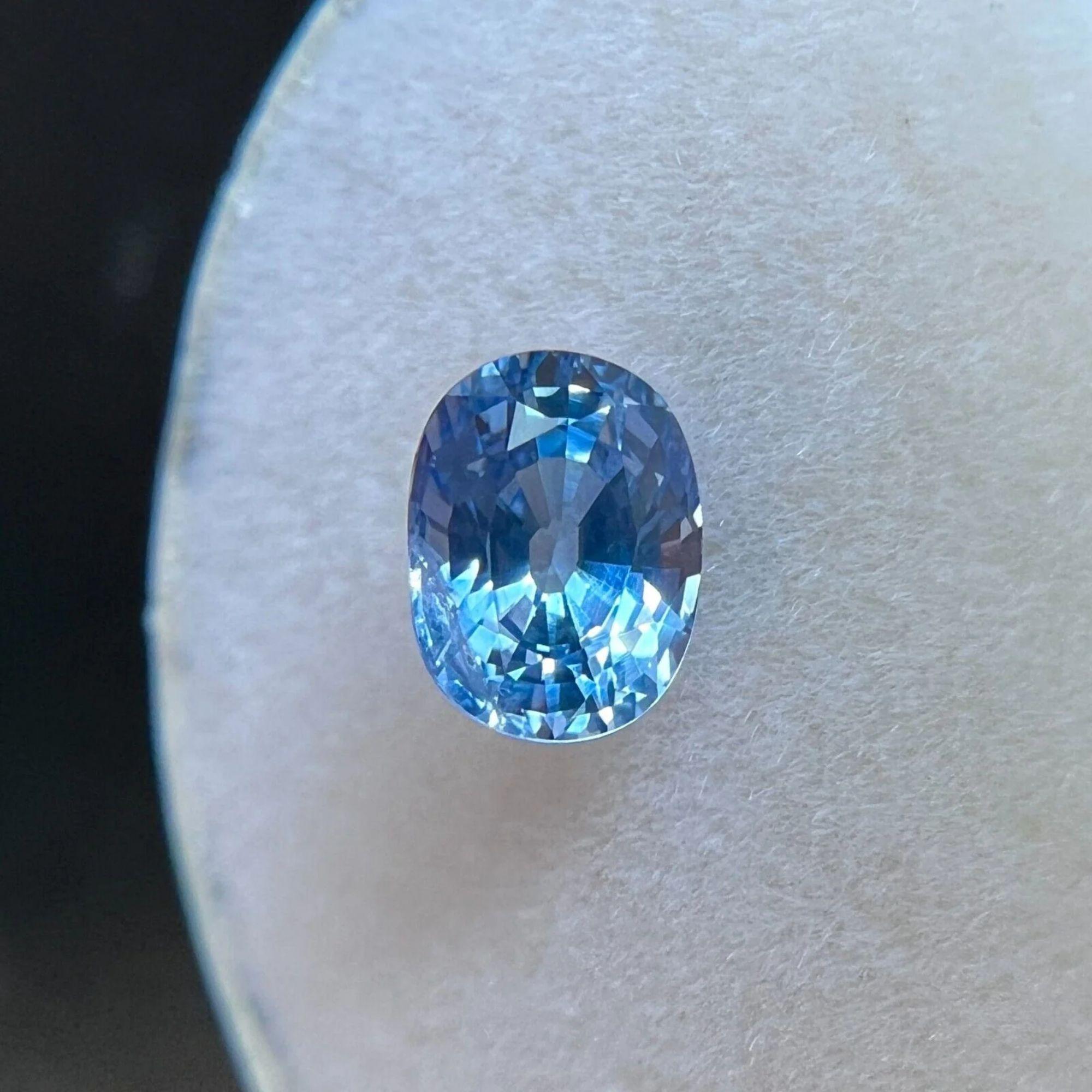 Taille ovale Saphir bleu vif naturel de Ceylan de 1,11 carat, taille ovale, Sri Lanka 6,5 x 5 mm en vente
