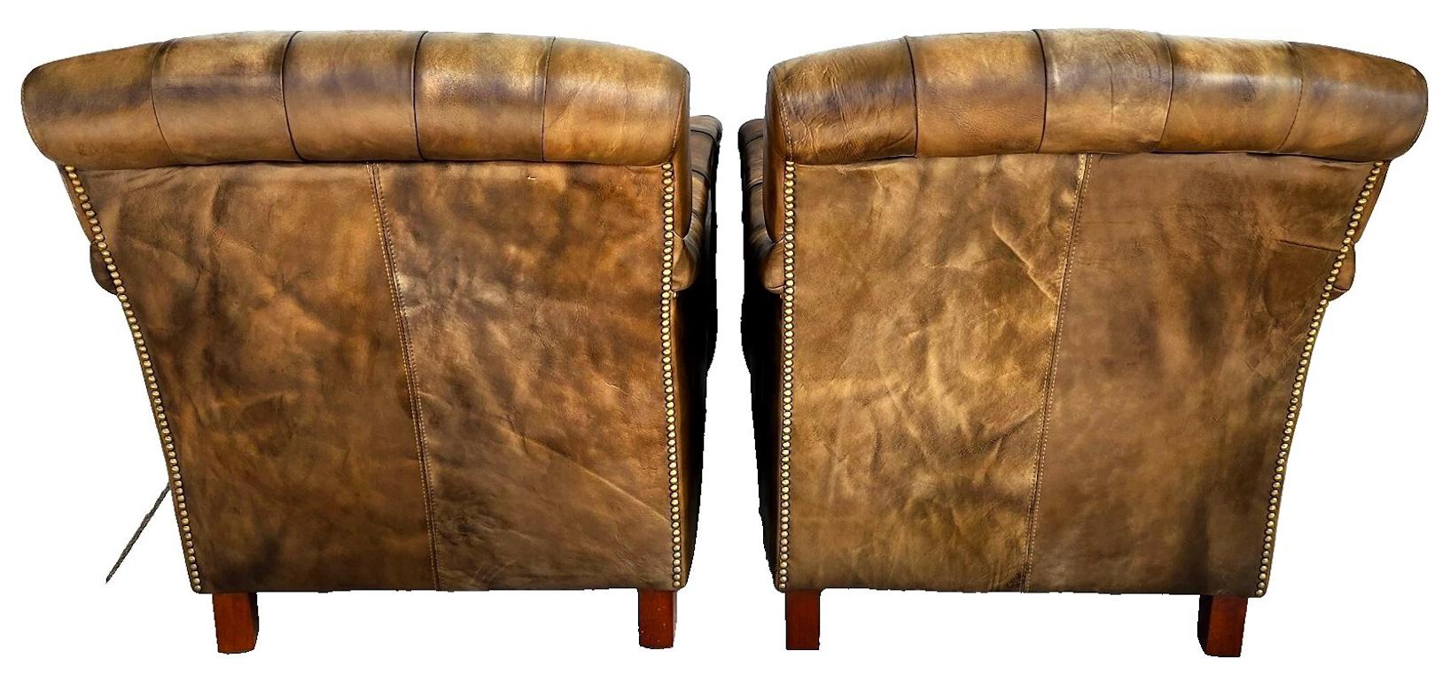 Chesterfield Coppia di poltrone da club in pelle di alta qualità in vendita