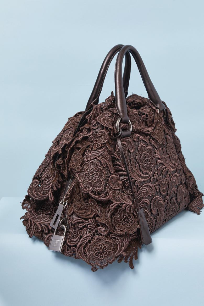 Borsa con manico superiore in guipure marrone su base in pelle Prada In condizioni ottime in vendita a Saint-Ouen-Sur-Seine, FR