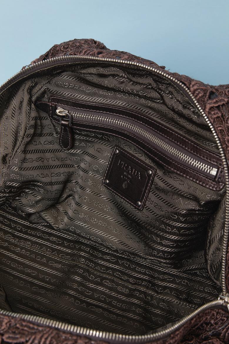 Borsa con manico superiore in guipure marrone su base in pelle Prada in vendita 4