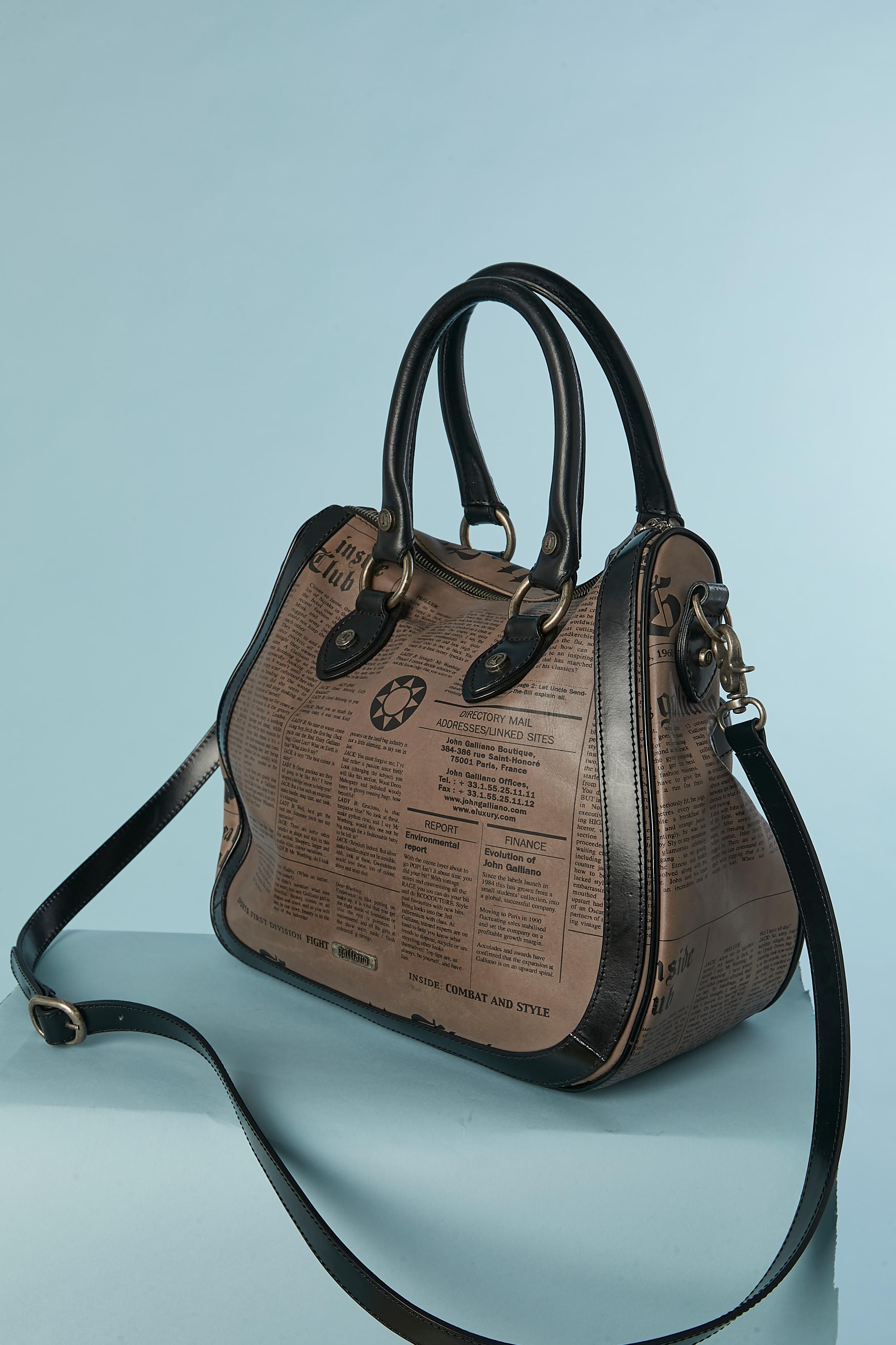 Borsa con manico superiore in pelle con stampa Newspaper di John Galliano In condizioni ottime in vendita a Saint-Ouen-Sur-Seine, FR