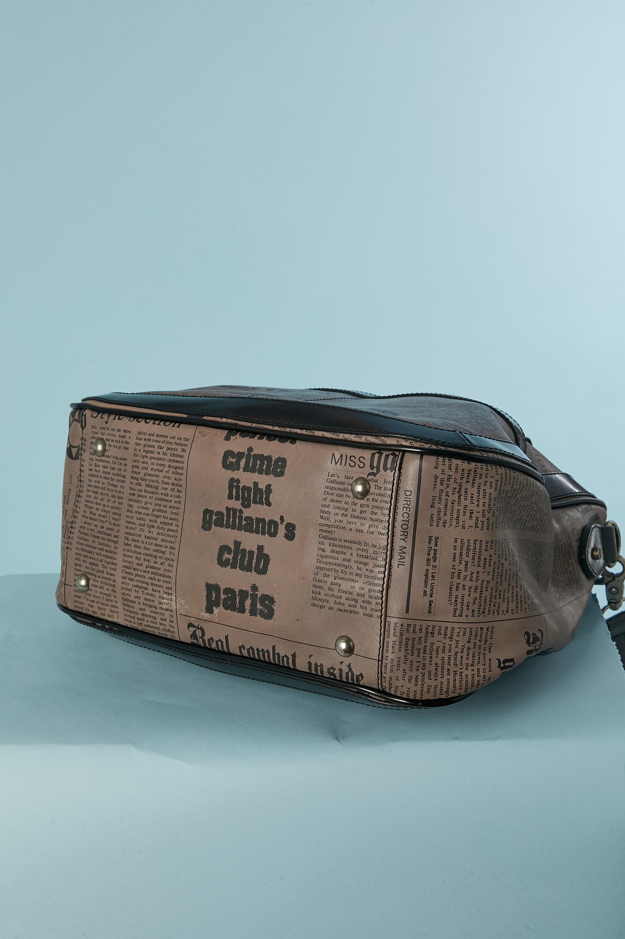 Borsa con manico superiore in pelle con stampa Newspaper di John Galliano in vendita 1