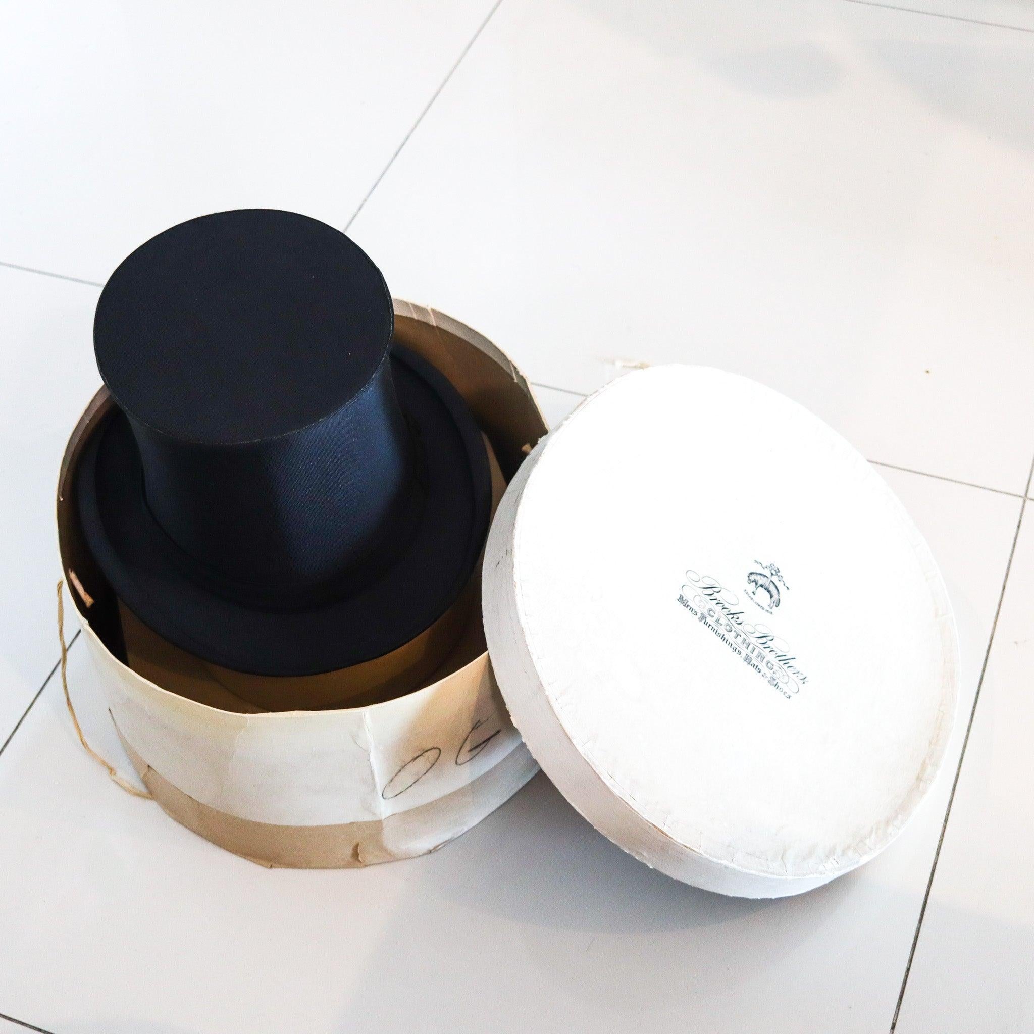 TOP-HAT 1920 Antiguo Sombrero Deco En Seda Con Por Los Hermanos Brooks En Caja Redonda Art Decó en venta