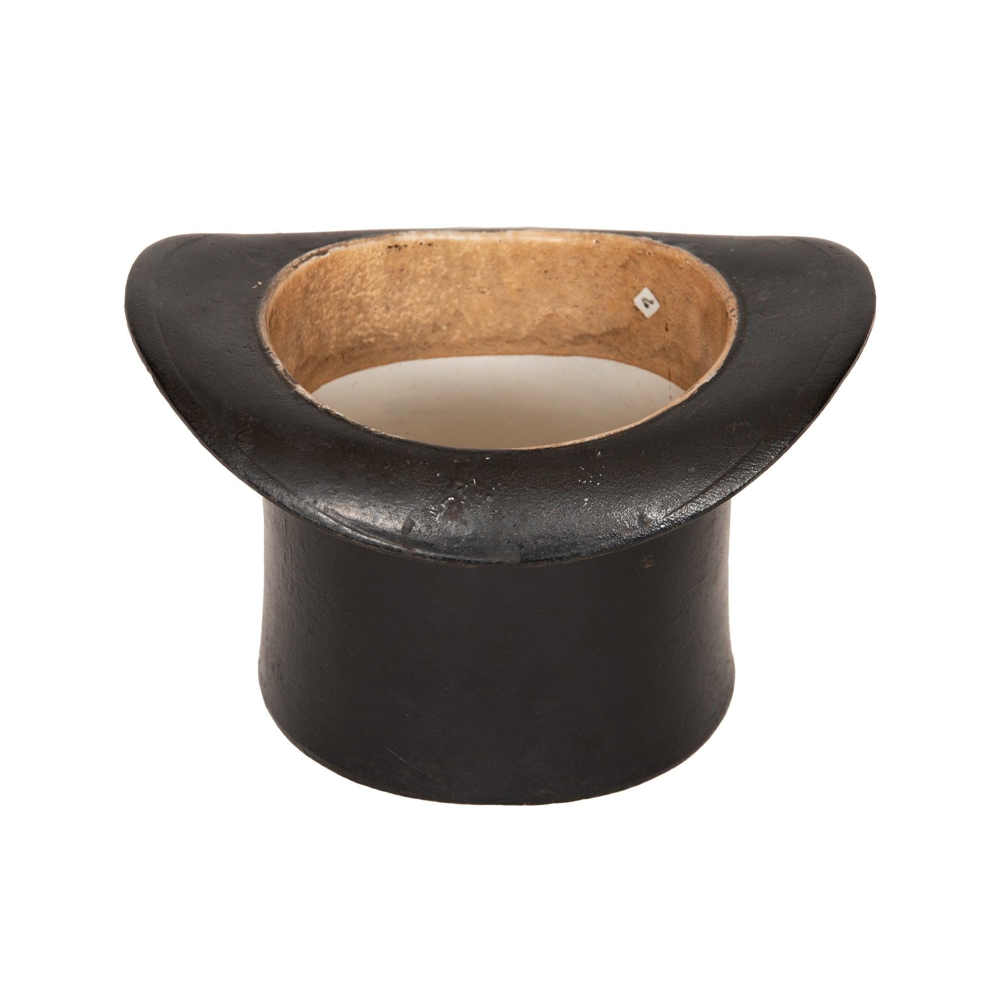 Americano Top Hat Spitoon e contenitore/vaso per Standard Mfg. Co. in vendita