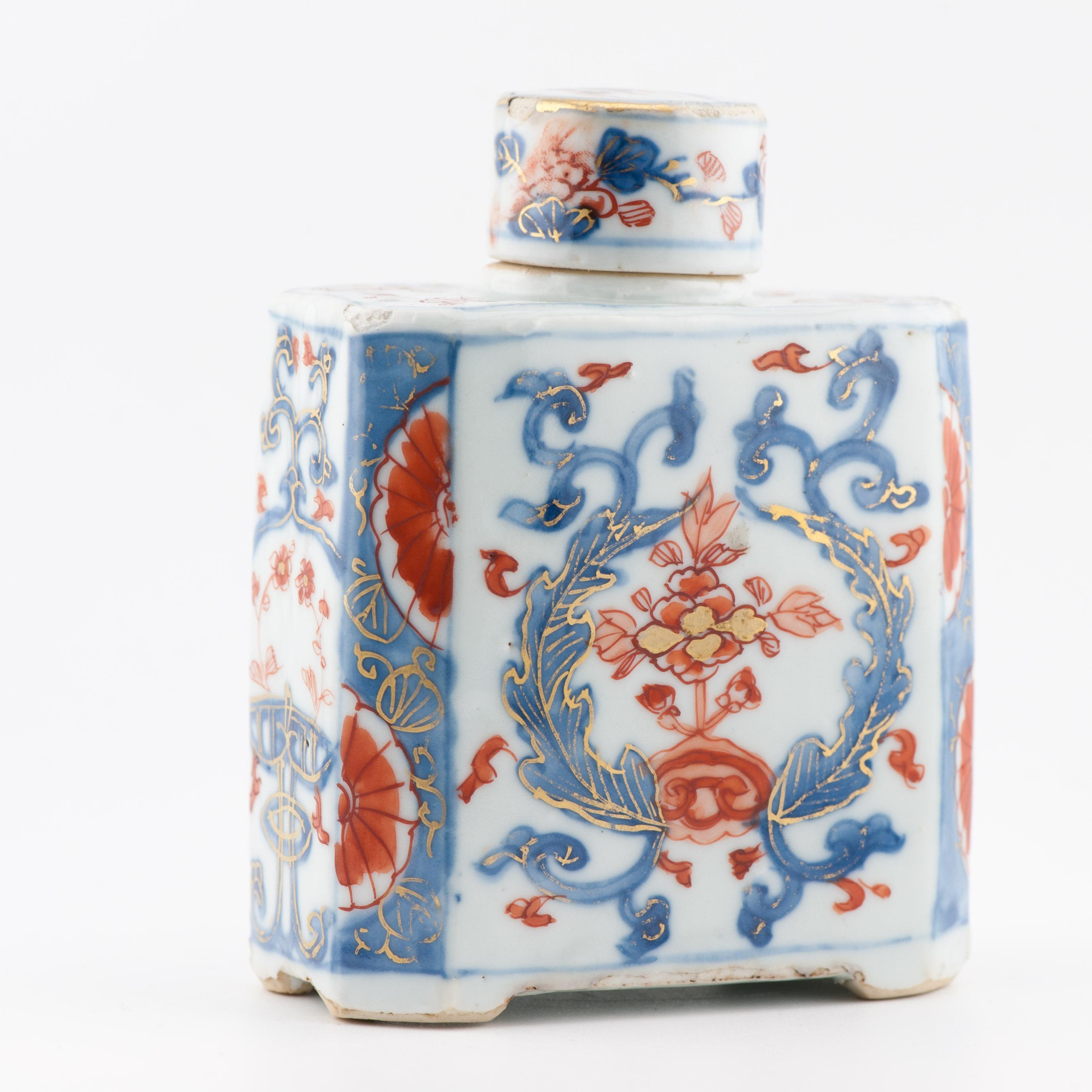 A Chinese Imari porcelain tea caddies, Kangxi period, of canted corner form, painted in overglaze iron red and gilt and underglaze blue. With floral panels and original lids


Condition
fritting and firing flaw to mouth. Size: 9.5x12CM