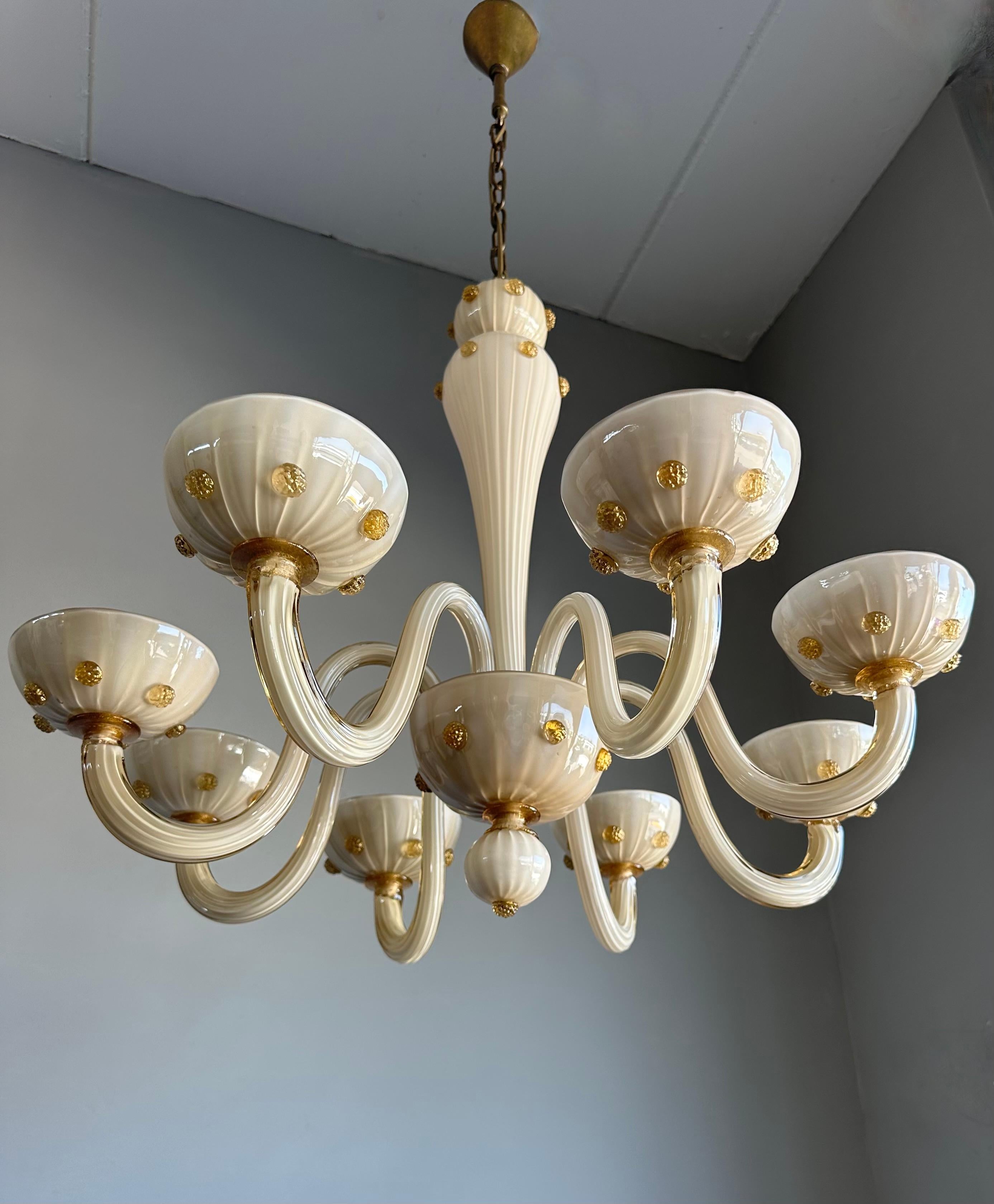 Lustre à 8 lumières en verre d'art de Murano du milieu du siècle dernier, blanc crème et ambre en vente 2