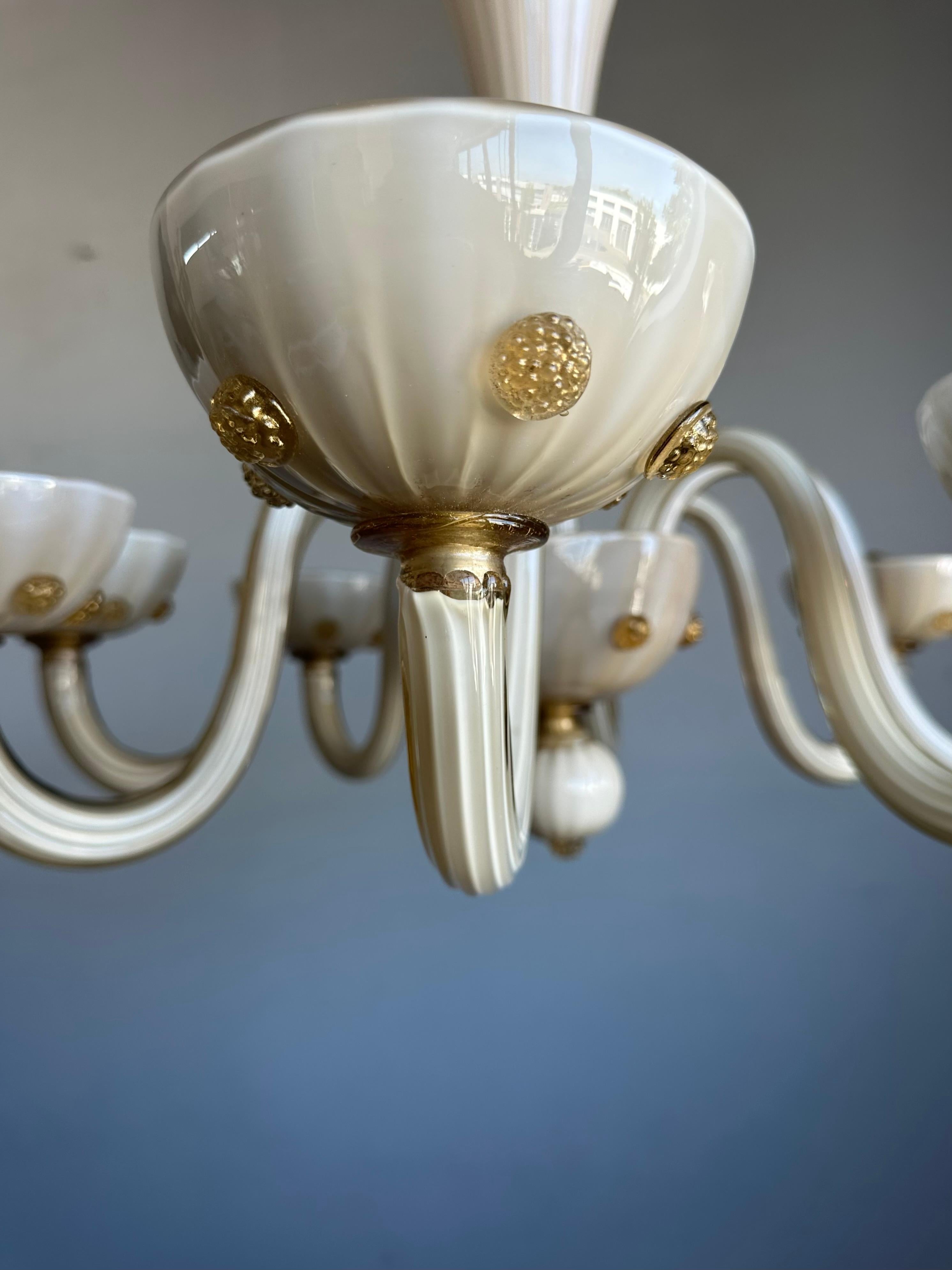 Lustre à 8 lumières en verre d'art de Murano du milieu du siècle dernier, blanc crème et ambre en vente 4