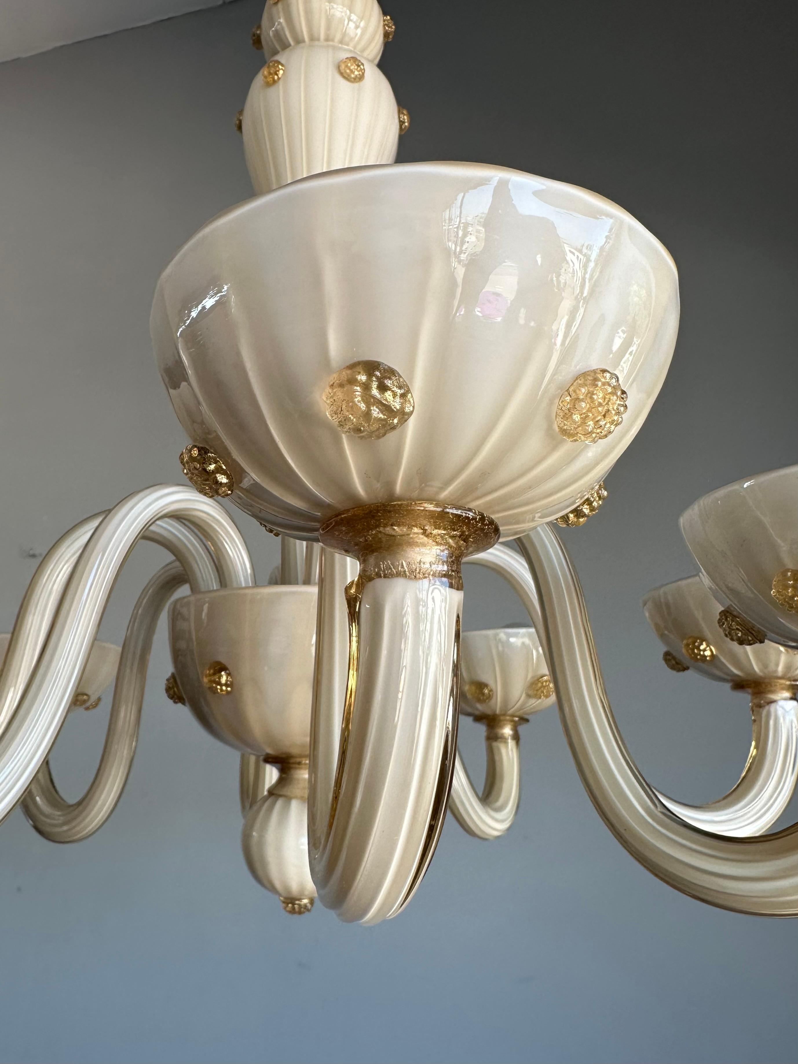 Lustre à 8 lumières en verre d'art de Murano du milieu du siècle dernier, blanc crème et ambre en vente 7