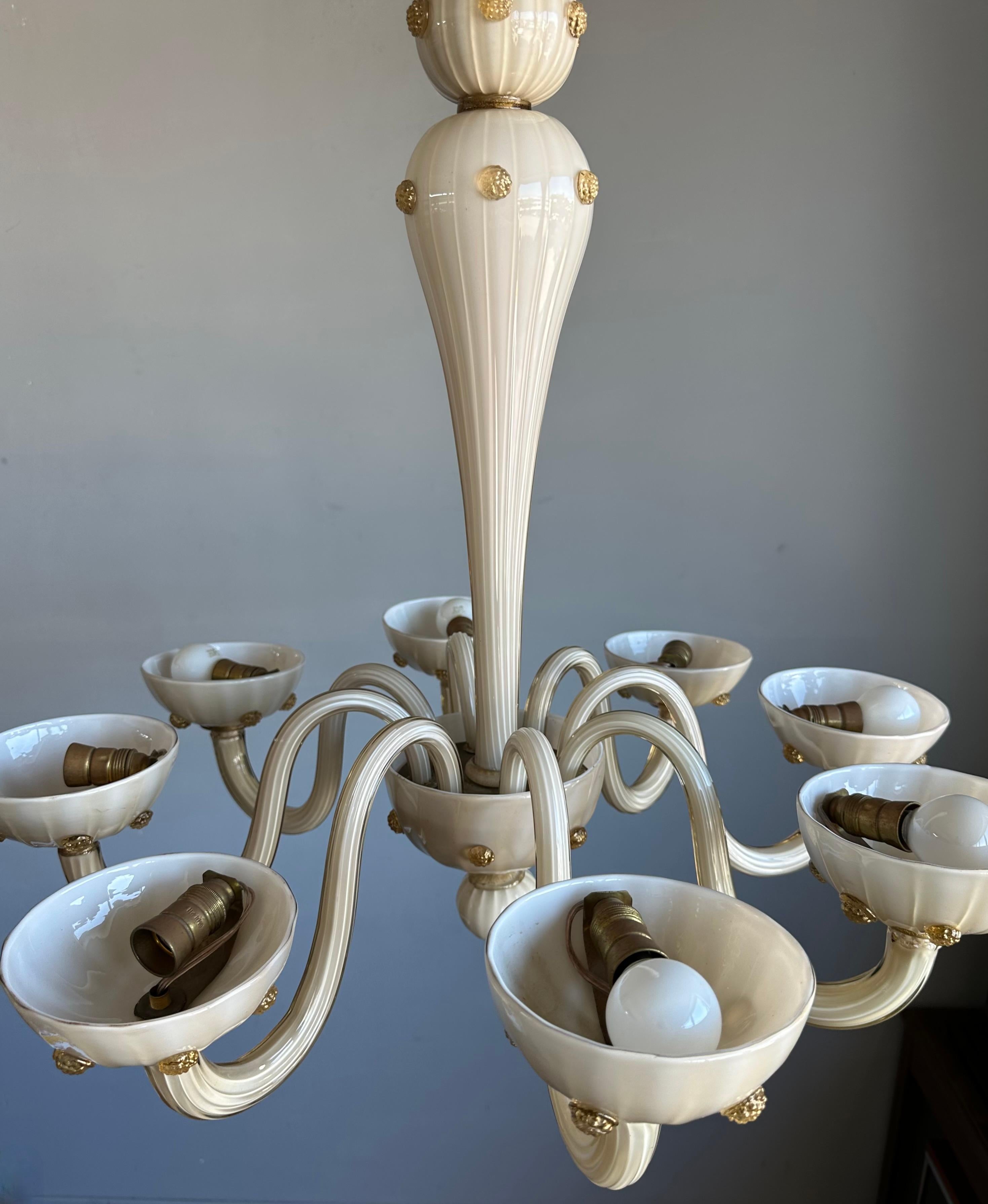 Poli Lustre à 8 lumières en verre d'art de Murano du milieu du siècle dernier, blanc crème et ambre en vente