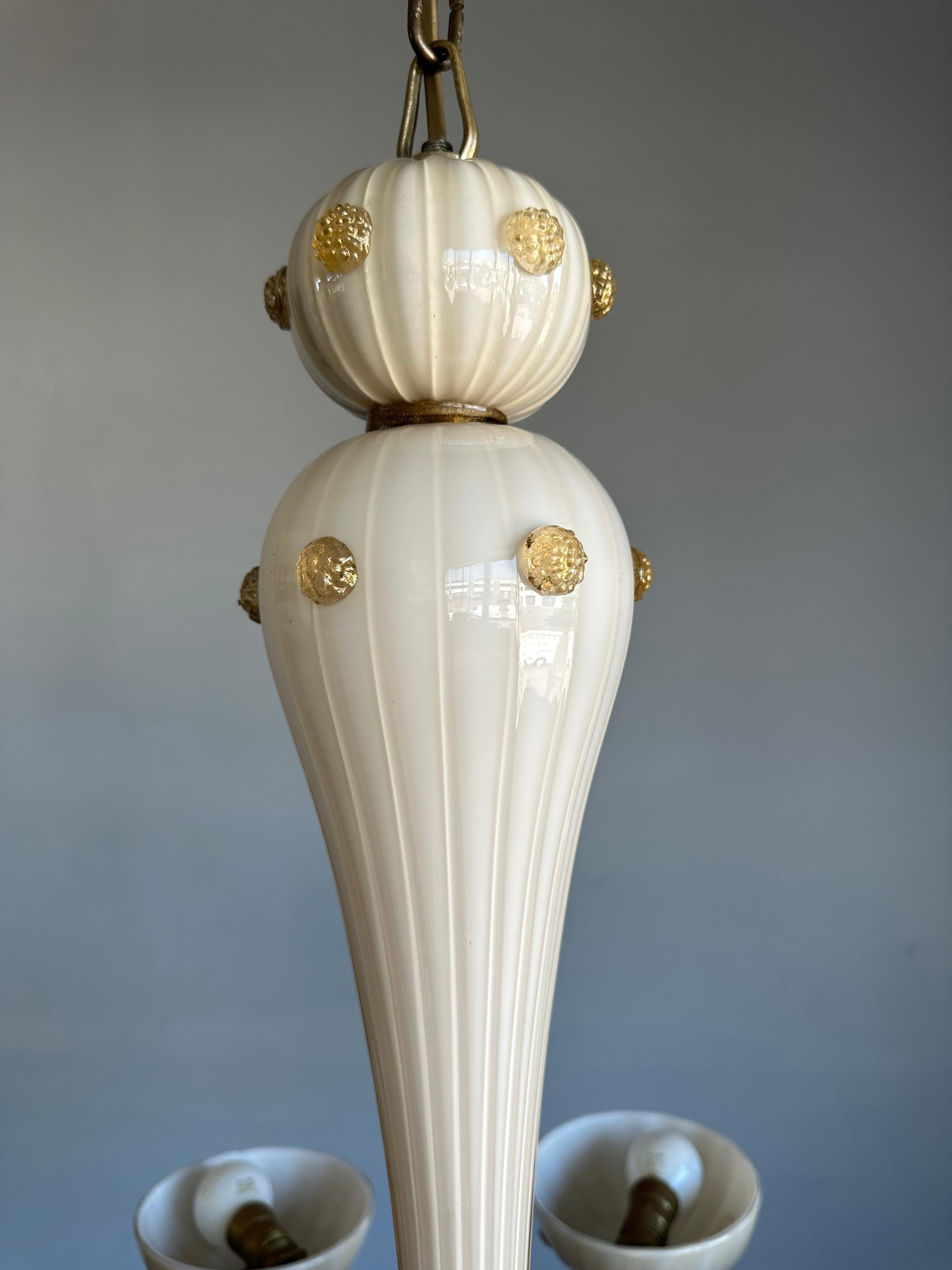 Lustre à 8 lumières en verre d'art de Murano du milieu du siècle dernier, blanc crème et ambre Excellent état - En vente à Lisse, NL