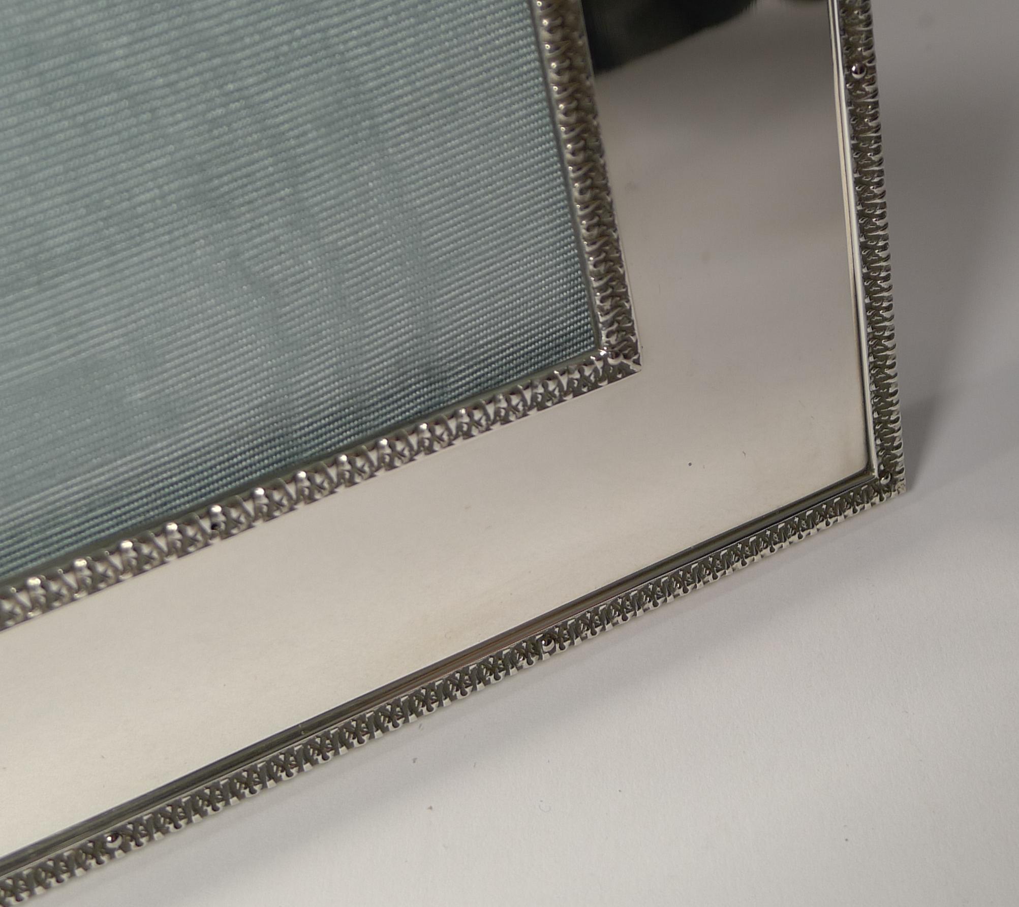 Top Notch Large English Sterling Silver Photograph or Picture Frame, 1910 In Good Condition In Bath, GB