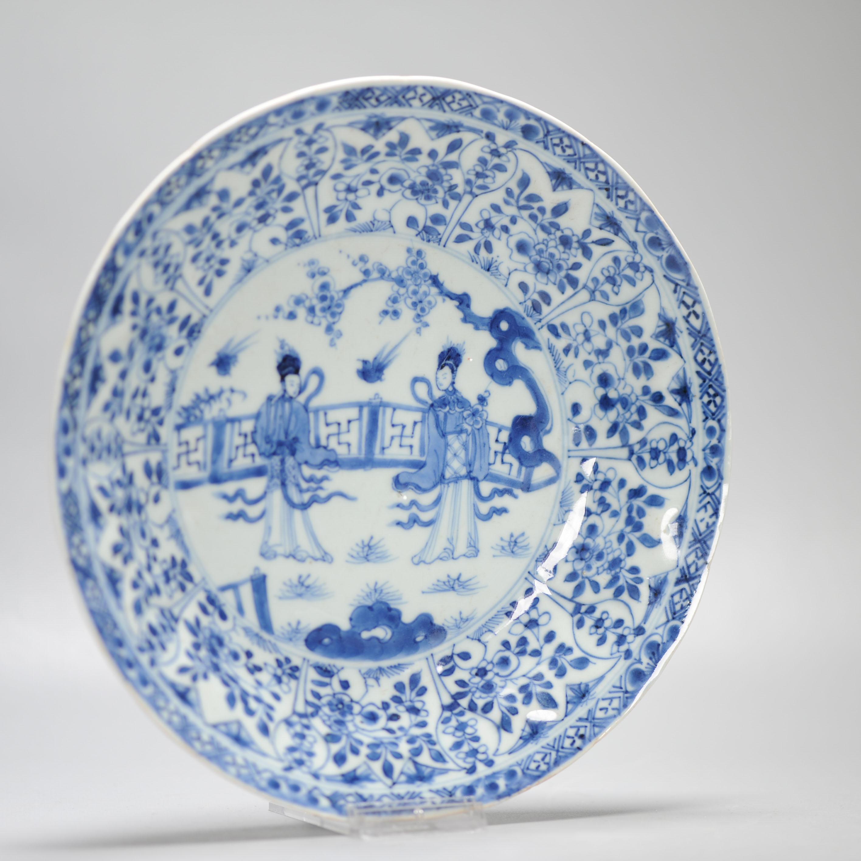 Top Quality 1720 Antique Chinese Porcelain Dish Kangxi Period with Ladies For Sale 8