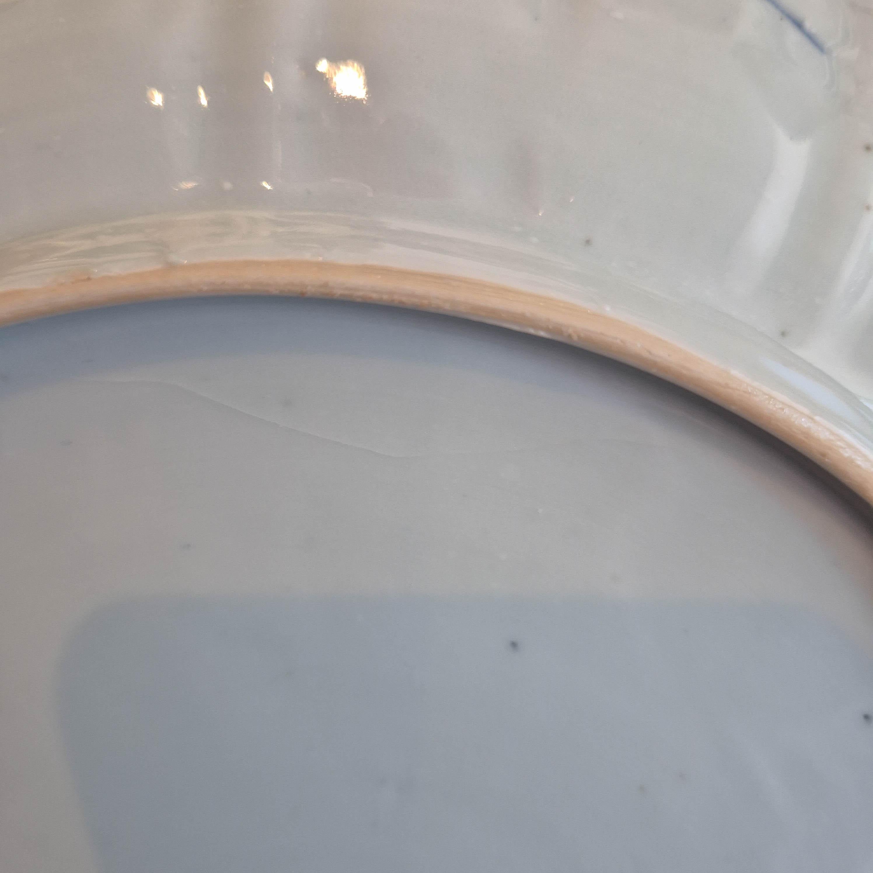 Qing Plat en porcelaine chinoise ancienne de grande qualité datant de 1720, période Kangxi avec femmes en vente