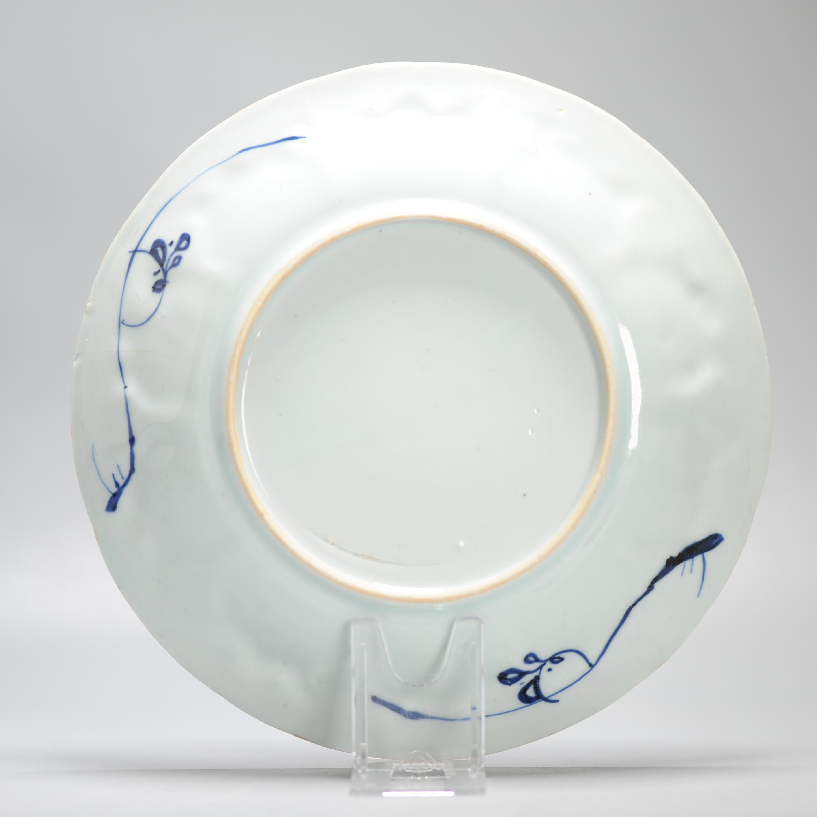 Top Quality 1720 Antique Chinese Porcelain Dish Kangxi Period with Ladies For Sale 3