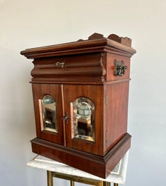 Boîte à bijoux, boîte à trésors, armoire à tiroirs et portes miroirs de qualité supérieure du 19e siècle