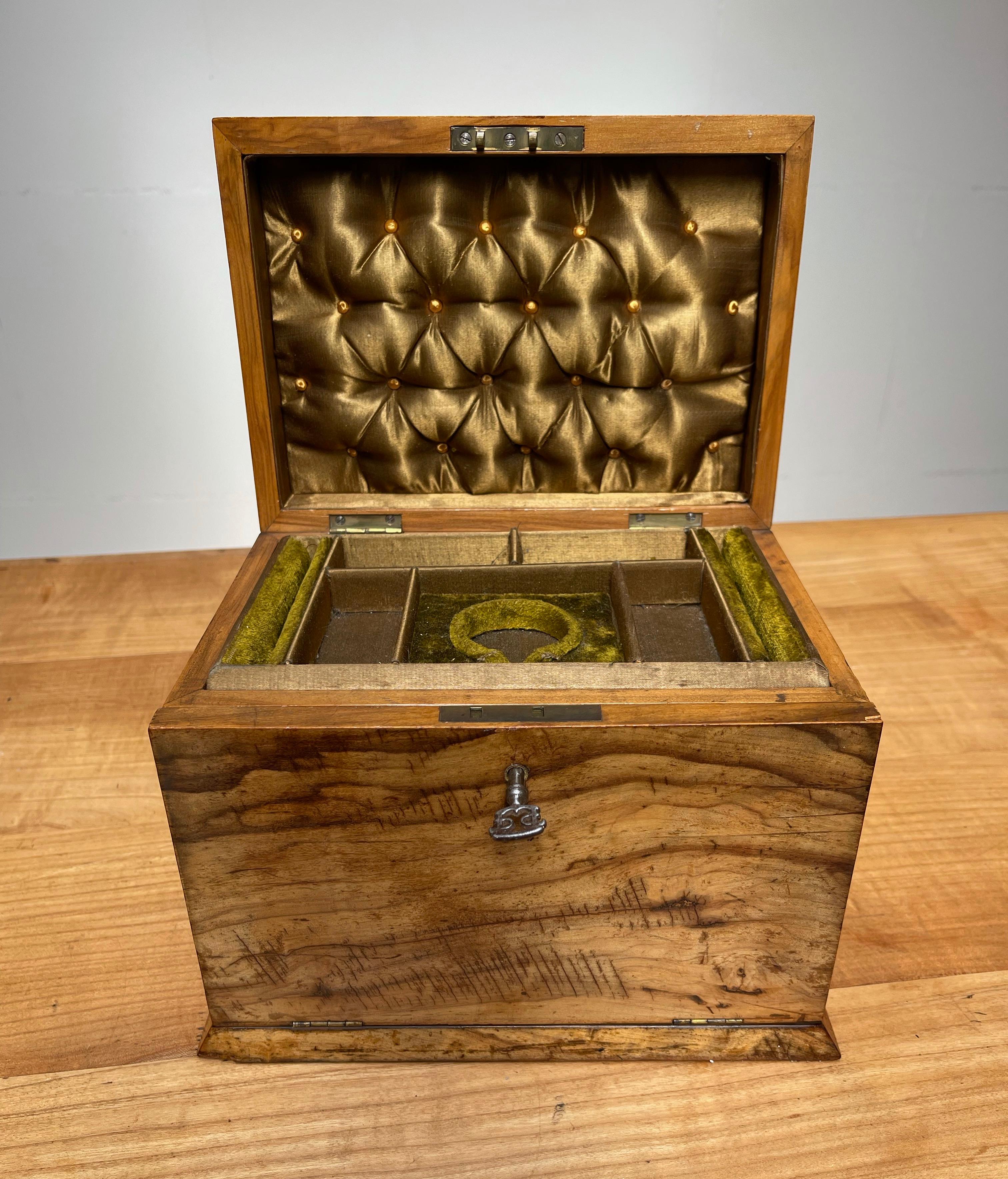 Top Quality 19th Century Olive Wood Jewelry, Treasure Box, Cabinet with Drawers In Excellent Condition In Lisse, NL