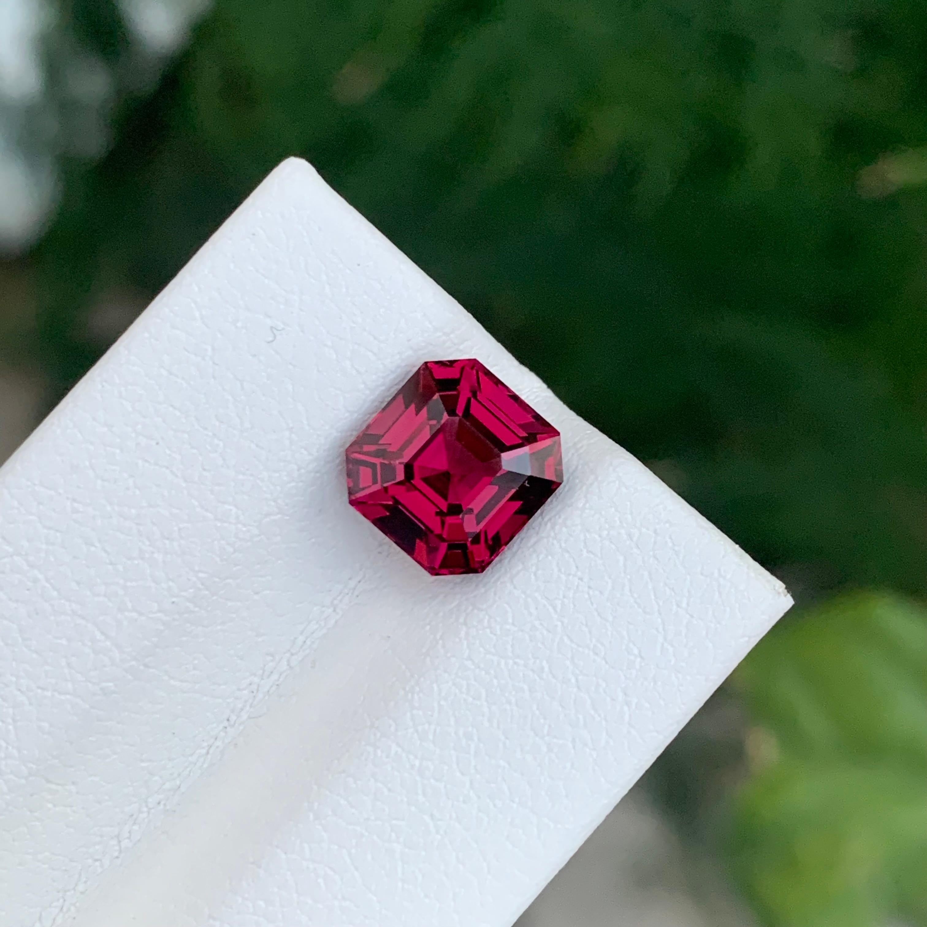 Loser Rhodolith-Granat

Gewicht: 3,70 Karat
Abmessung: 8.3 x 7.9 x 5.9 Mm
Farbe: Rot
Herkunft: Afrika
Behandlung: Nicht
Form : Asscher 
Klarheit: Lupenrein

Der Rhodolith-Granat, ein Edelstein, der für seine bezaubernden rötlich-violetten Farbtöne