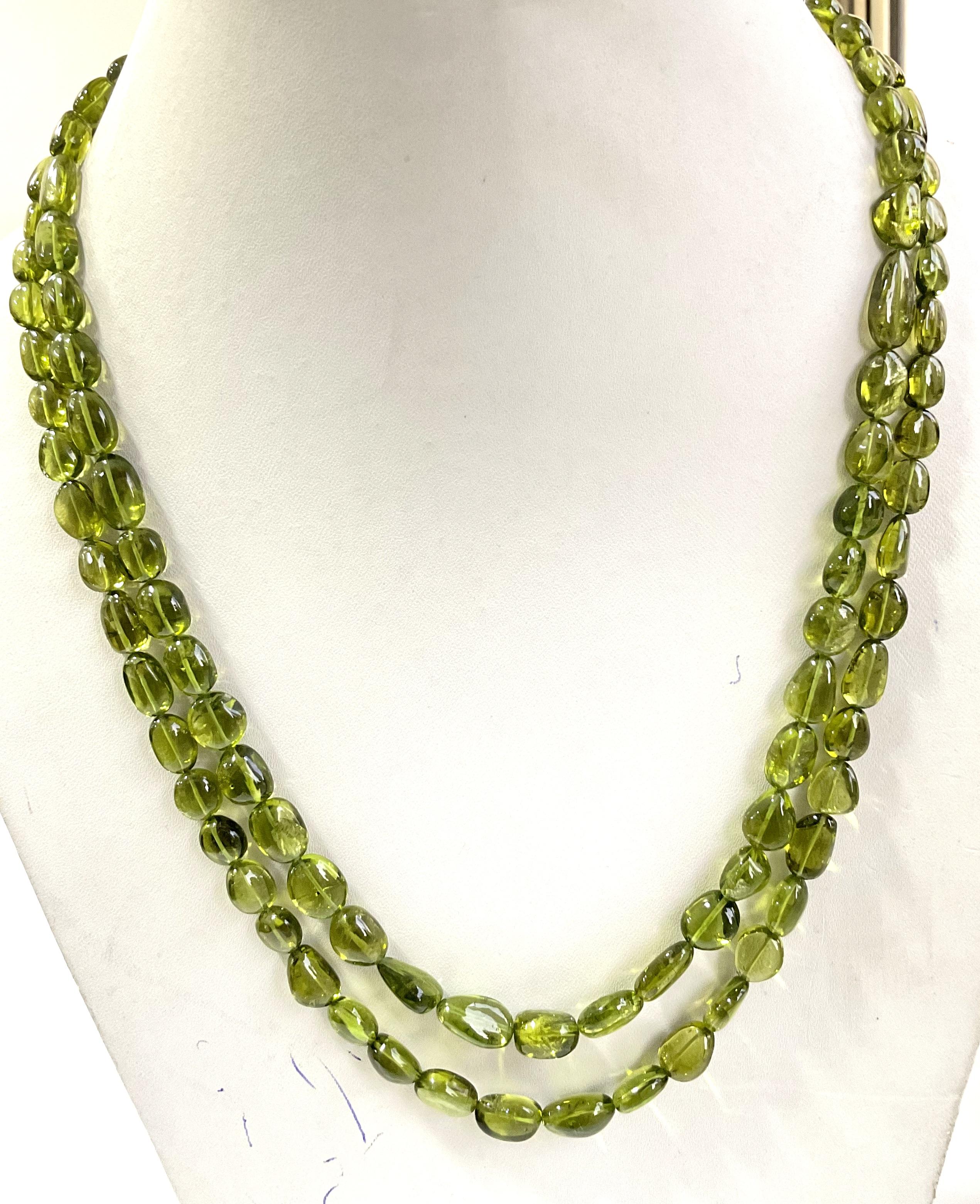 Top Quality 387.70 Carats Peridot Plain Tumbled Natural Gemstone Necklace For Sale 6