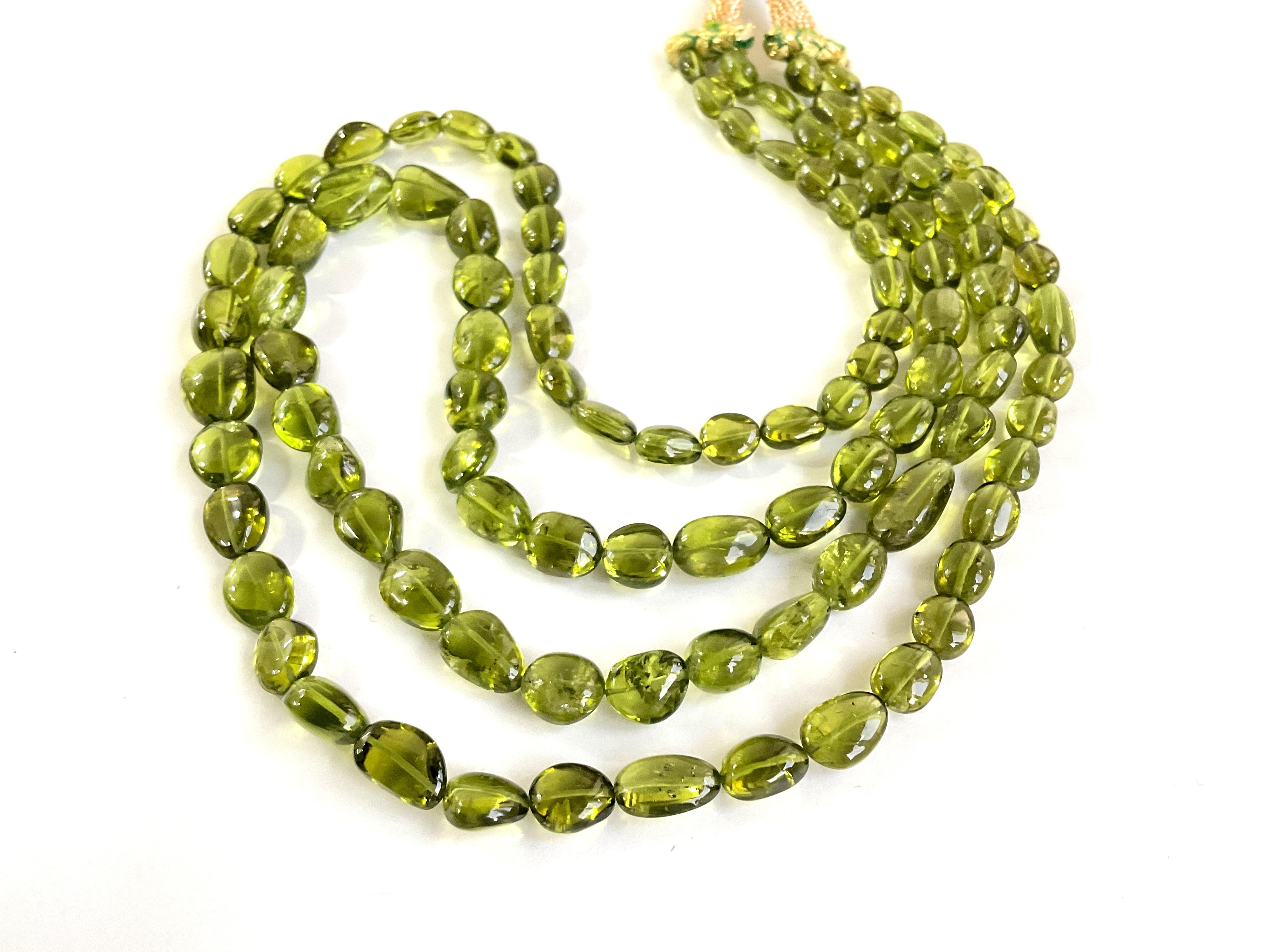 Top Quality 387.70 Carats Peridot Plain Tumbled Natural Gemstone Necklace For Sale 3