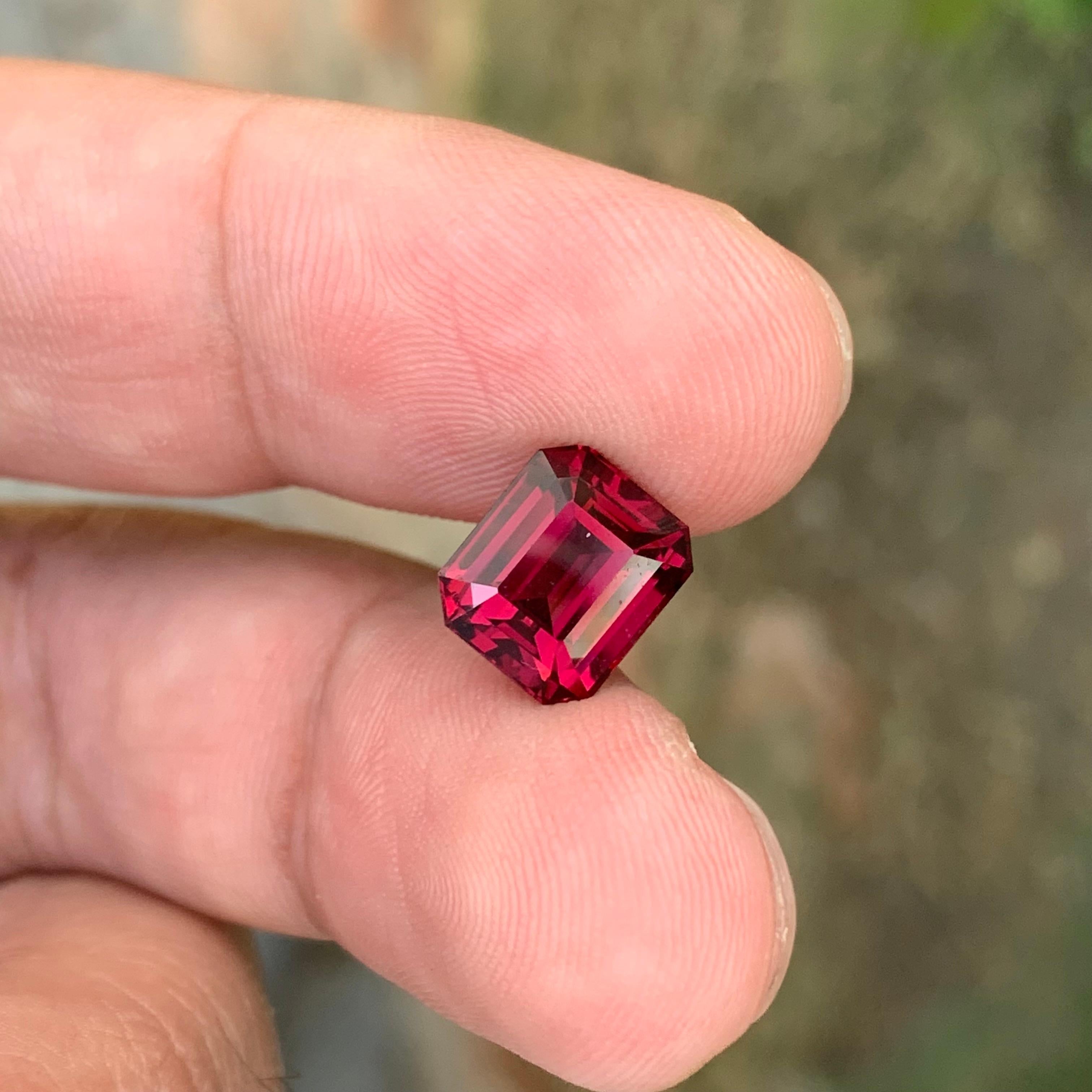 Top Quality 4.20 Carat Natural Loose Rhodolite Garnet Emerald Shape Gemstone For Sale 4
